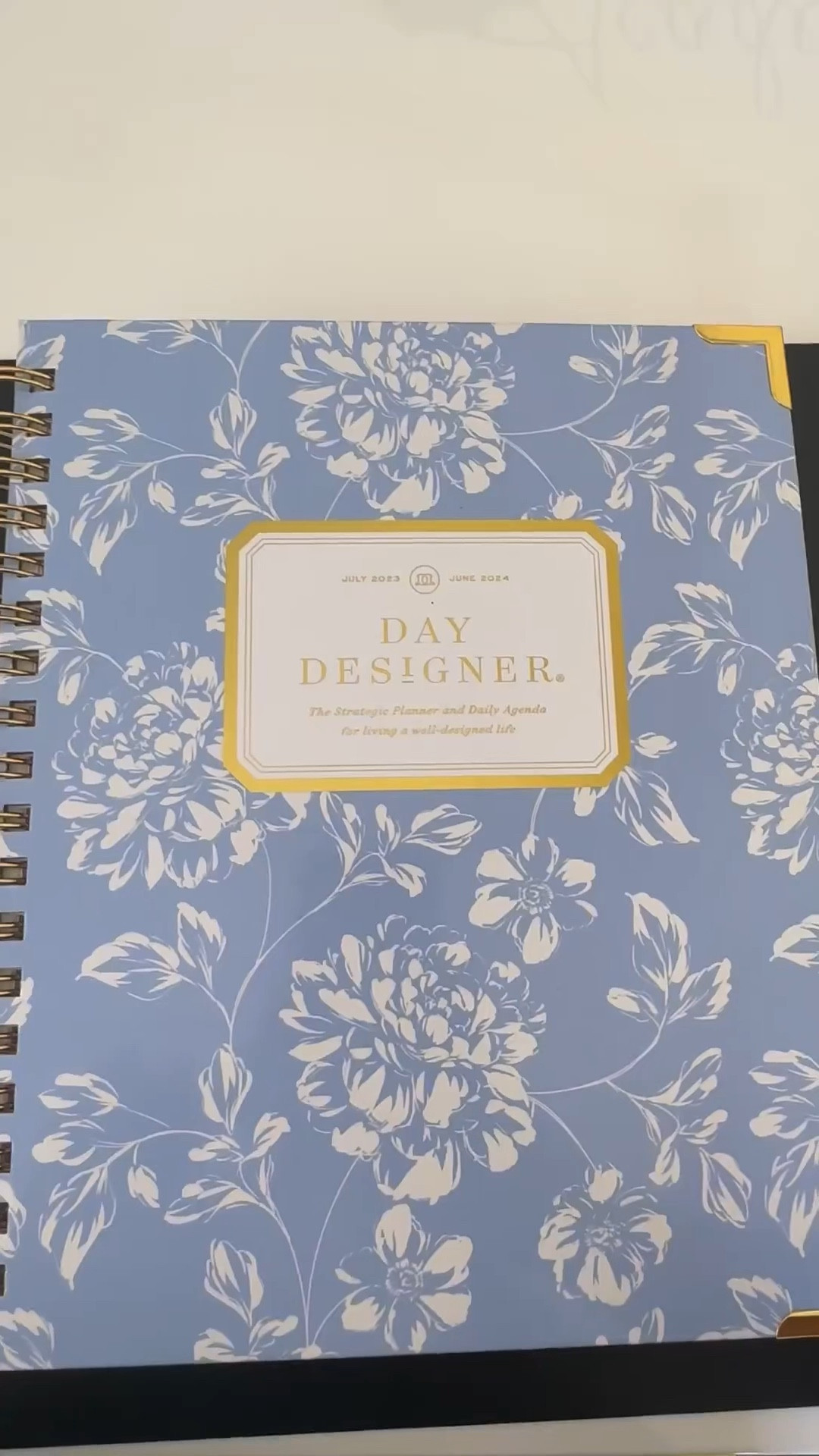 Day Designer planners are the best! It’s really my LIFE PLANNER! I use it to keep track of everything and I hit all my goals using it! 
