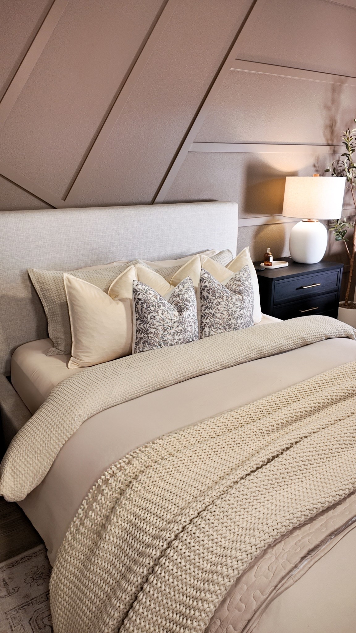 Bedroom spring decor 

#LTKSpringSale #LTKHome #LTKSeasonal