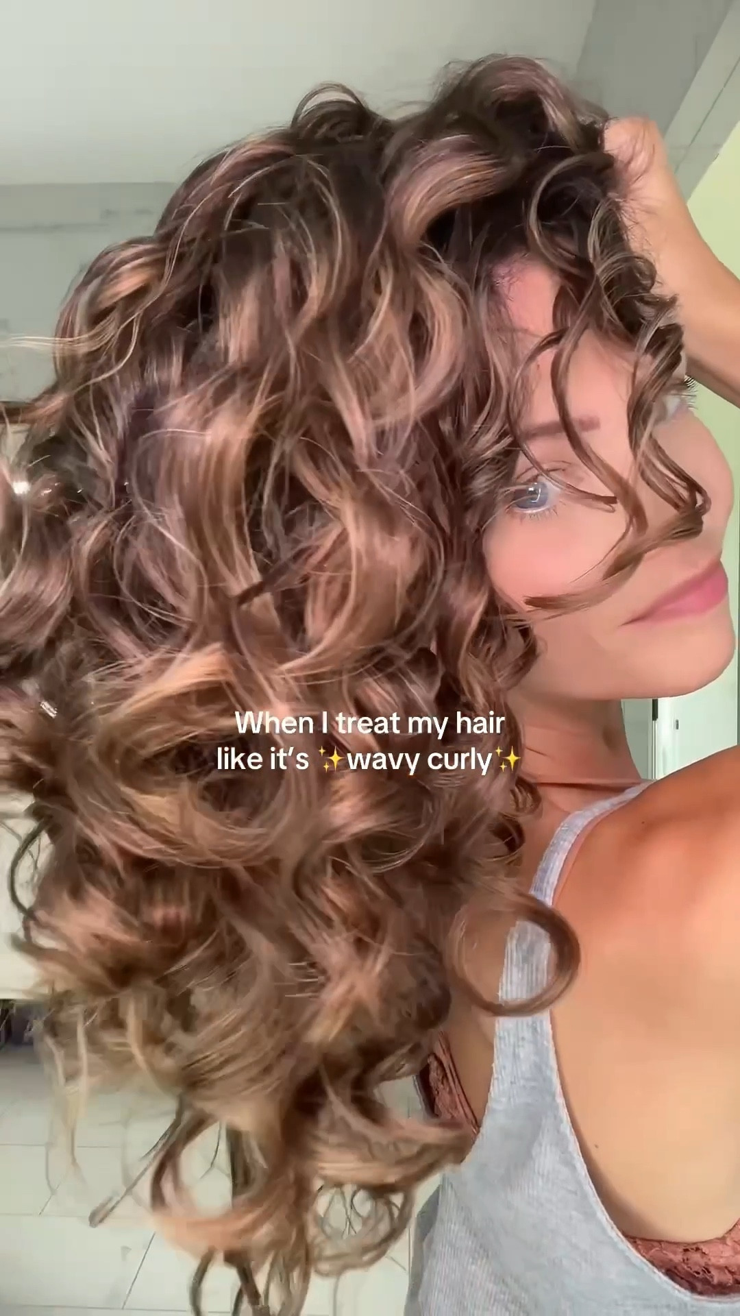 Wavy hair is not straight hair.

Sounds obvious, right? We can see the difference in shape, but our expectations often get misplaced.

Many wavies (my past self included) expect our hair to dry and style like straight hair: smooth, uniform, predictable. That comparison is where most frustrations start.

Here’s what comes with truly accepting and learning your wavy hair:

➰ It’s not uniform - you’ll likely have a mix of curl patterns, and that’s normal.

➰ It’s poofy unstyled or brushed - the right techniques can transform the finish.

➰ It’s naturally frizzier than straight hair - textured strands grow in different directions, so some will always stick out (aka frizz).

➰ It challenges perfectionism - straightening creates control, but wavy hair rarely dries the same way twice. That’s part of its beauty.

🎥 More tips, tricks, and tutorials on my page.

#wavycurly #naturallywavy #curlcare #wavyhairroutine #wavyhairtips #wavyhair