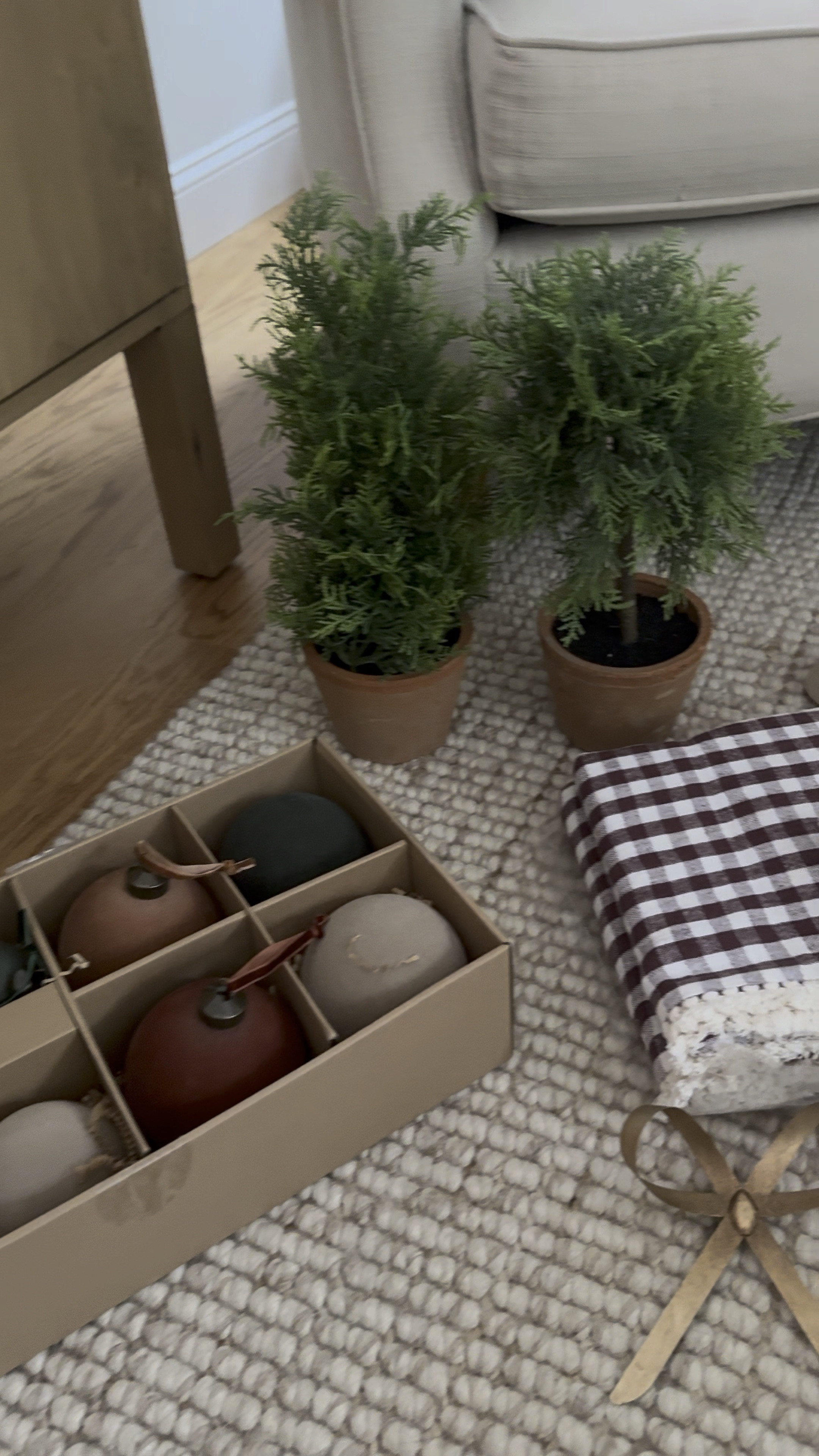 McGee and co holiday, Christmas decorations, holiday home decor, ornaments, table cloth 

#LTKHoliday #LTKHome #LTKVideo