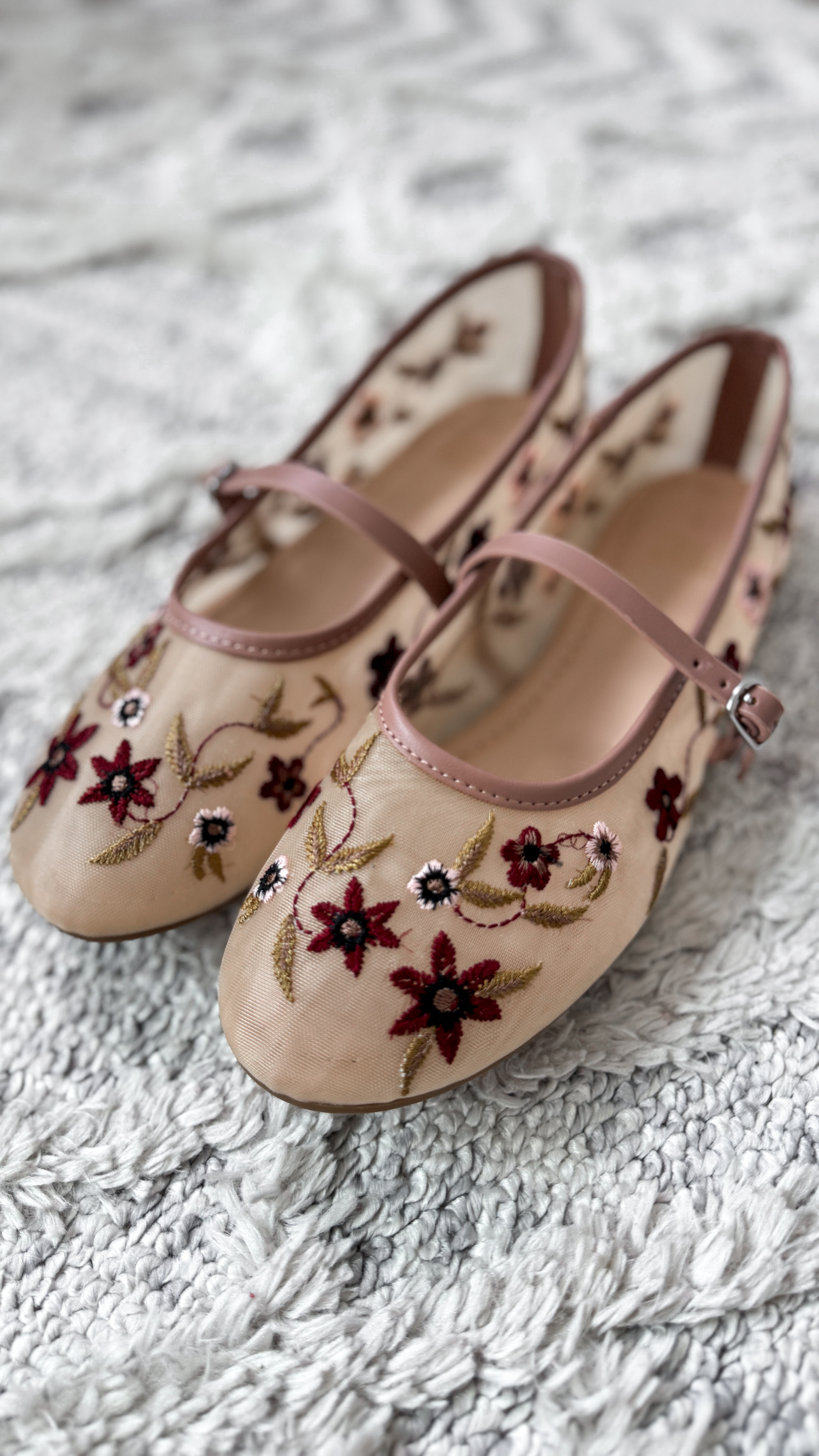 Weekend Walmart Wins try on
Mesh floral embroidered flats- 7, if you’re a half size, I recommend going down 

#LTKStyleTip #LTKFindsUnder50 #LTKShoeCrush