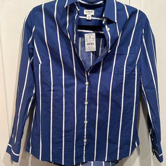 NWT J Crew Factory Button-up cotton poplin shirt in signature fit. | Poshmark