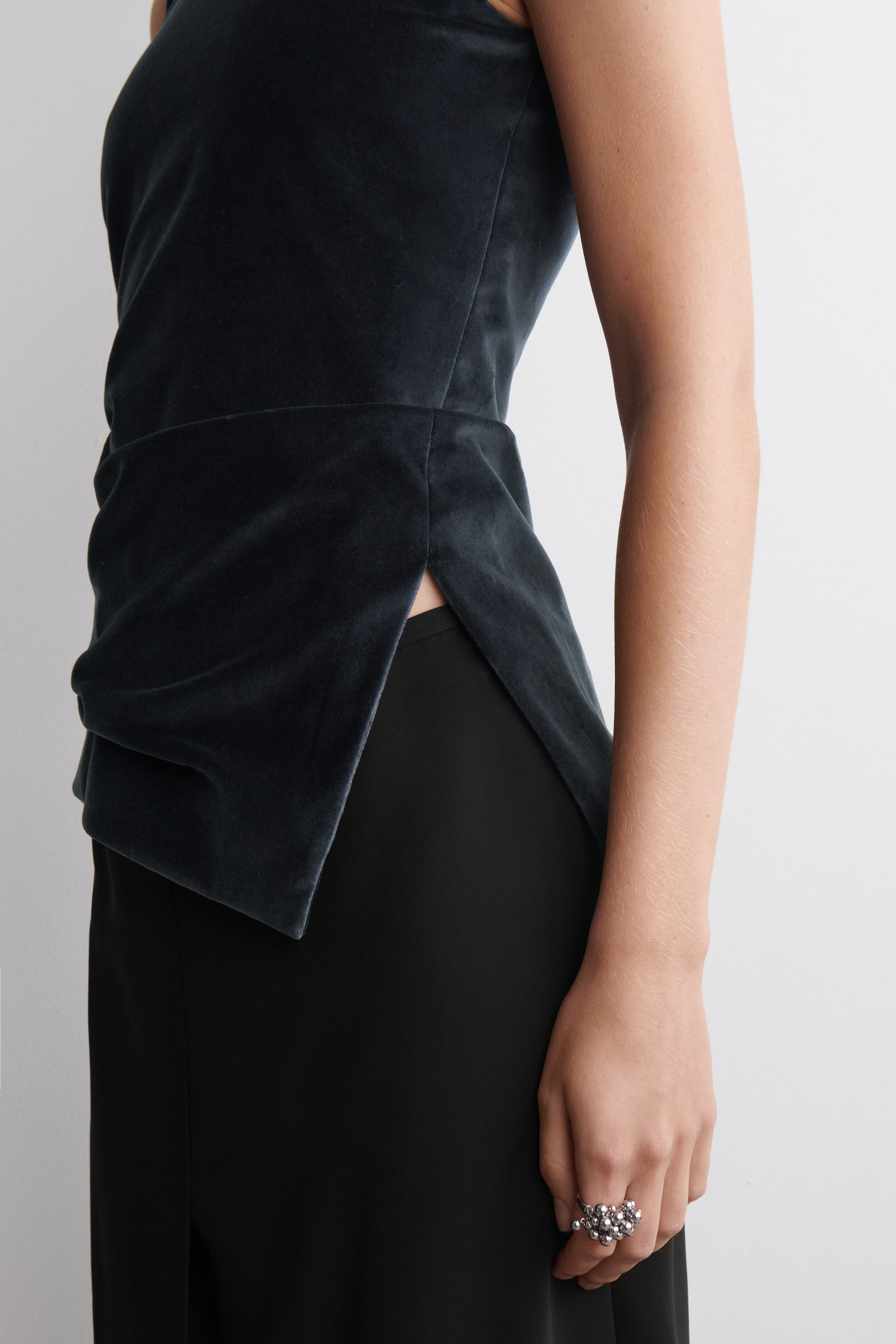 ASYMMETRIC VELVET TOP - NAVY | COS US | COS (US)
