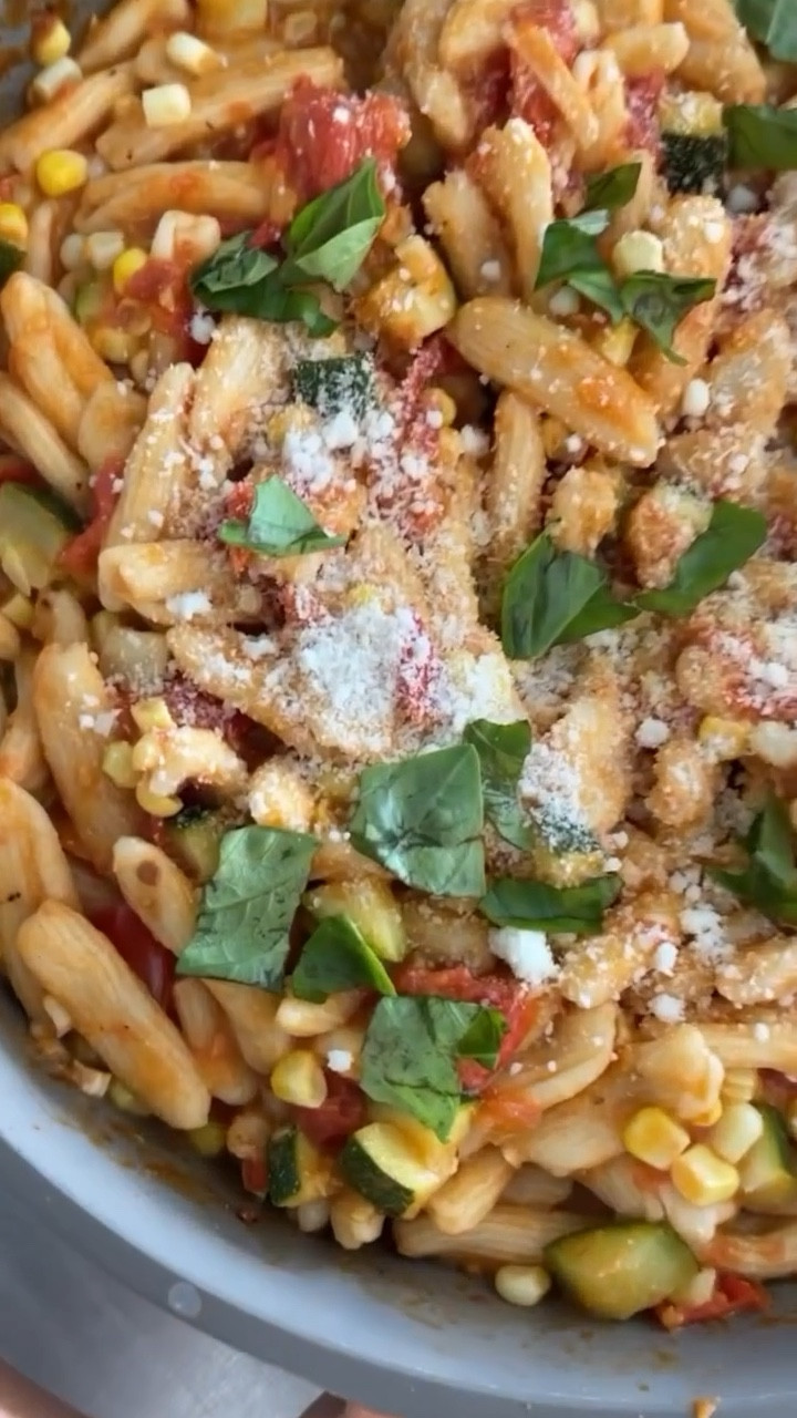 🌿🌽🍅Celebrate the flavors of summer with this fresh and easy summer cavatelli! 😋 (SAVE TO MAKE LATER)

Packed with in-season cherry tomatoes, zucchini, sweet summer corn, and fresh basil, it’s loaded with flavor.

7 #WW Cals: 297.5 Protein: 10.5 Carbs: 59.5 Fats: 5
See this summer pasta recipe on skinnytaste.com https://bit.ly/3yjwwHO  #vegetarianrecipes #wwrecipes #healthyeating #easyrecipes #dinnerideas #healthy #vegetarian #healthyrecipes