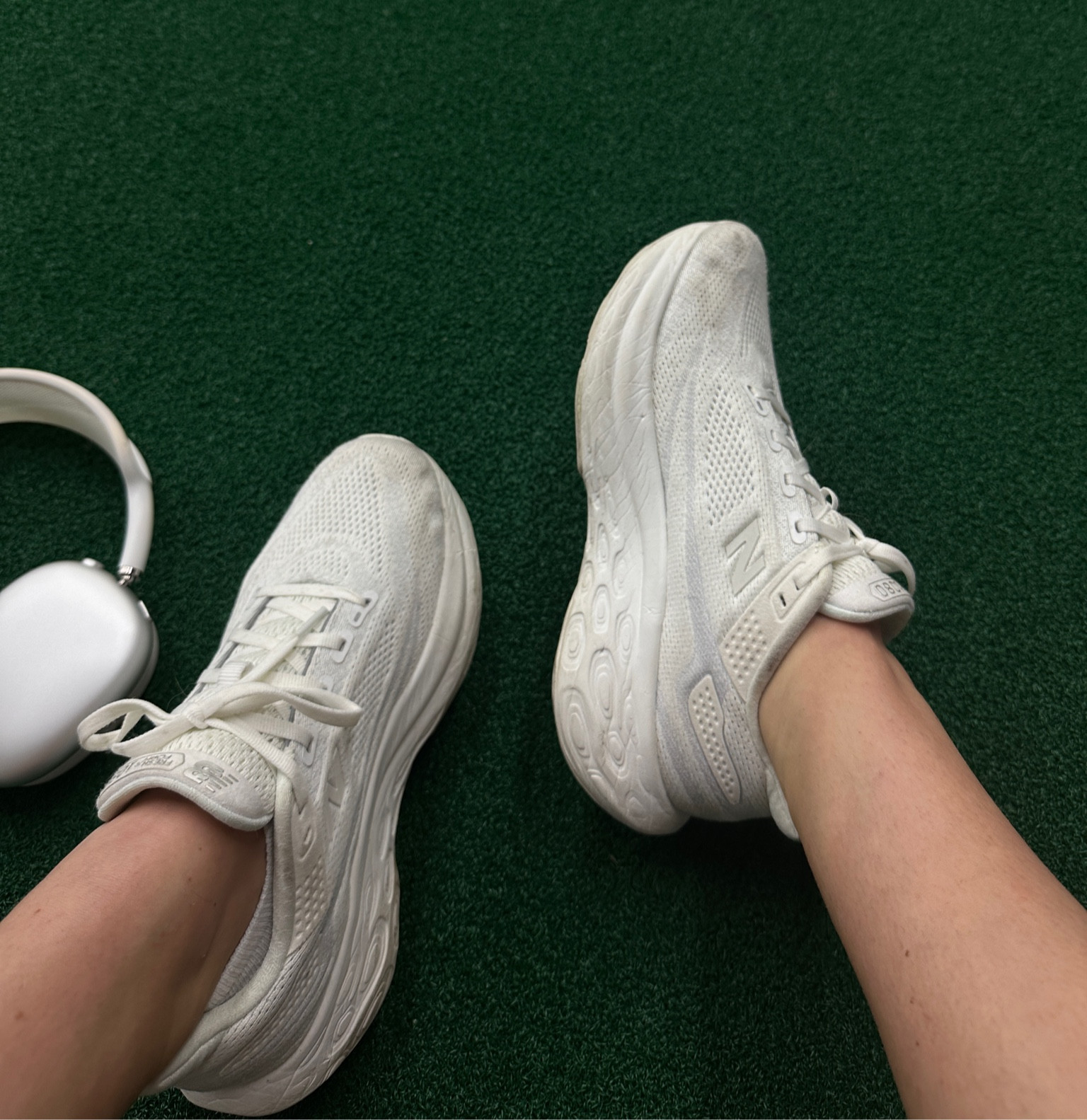 The Comfiest Sneakers EVERRR👟 
#newbalance #tennisshoes #sneakers