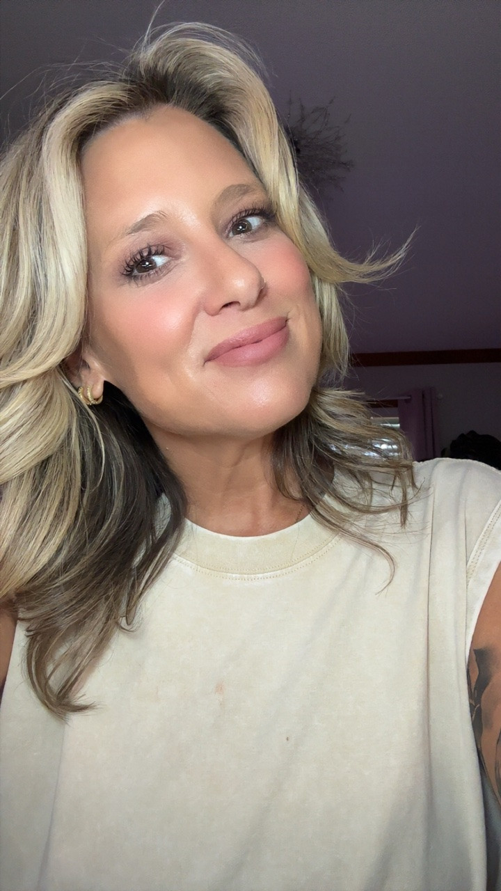 Got ready today..I don’t like to spend a lot of time on makeup..so this is my go to daily when I wanna look alive 😂

#LTKgrwm #LTKselfcare #LTKBeauty