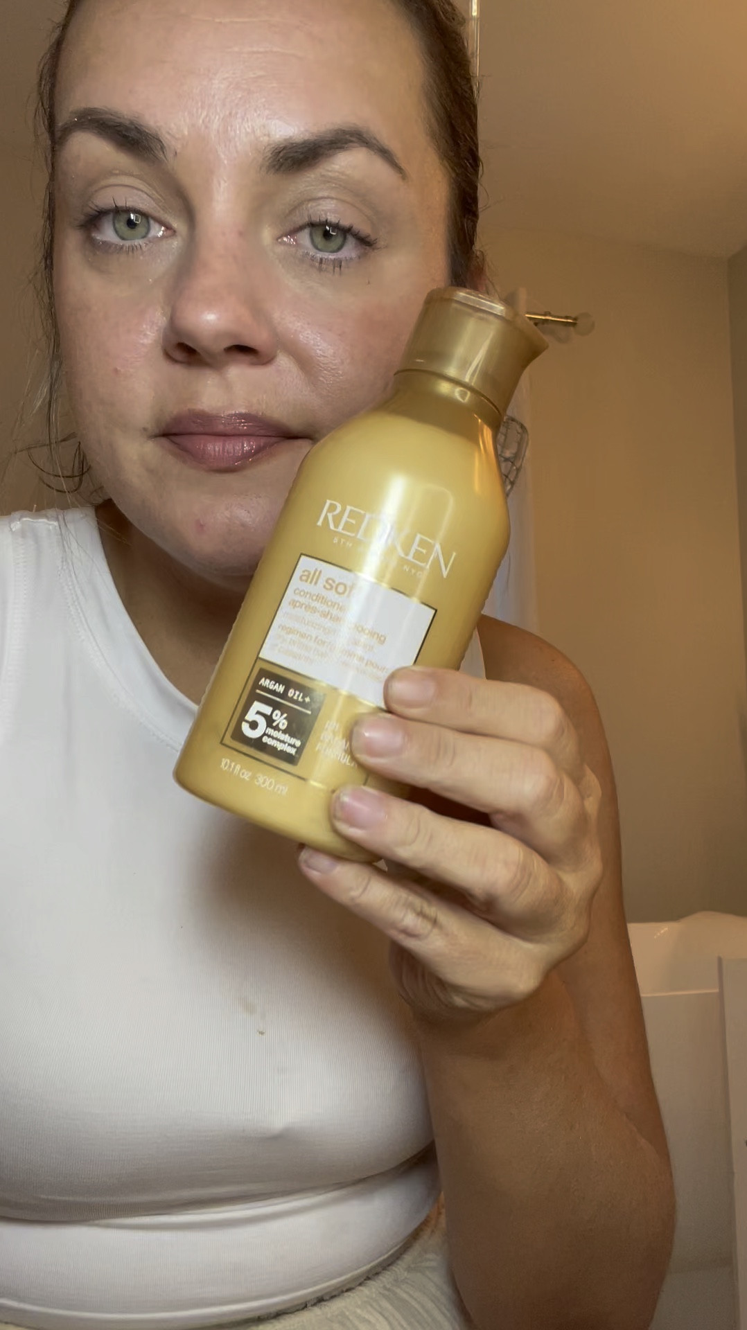 ✨💁‍♀️ Just had the most amazing blowout using Redken All Soft Shampoo, and I can't get over the results! 🙌❤️ My hair has never felt so soft, shiny, and healthy. 🥰✨ 

This shampoo truly lives up to its name, leaving my strands feeling luxurious and manageable. Perfect for that sleek, salon-finish look at home! 💇‍♀️✨

If you're looking to elevate your hair game, I highly recommend giving it a try! 🛍️💖 



#Redken #AllSoft #HairGoals #BlowoutResults #HealthyHair #HairCareRoutine #ShinyHair #SalonResults #HairInspo

#LTKVideo #LTKSeasonal #LTKBeauty