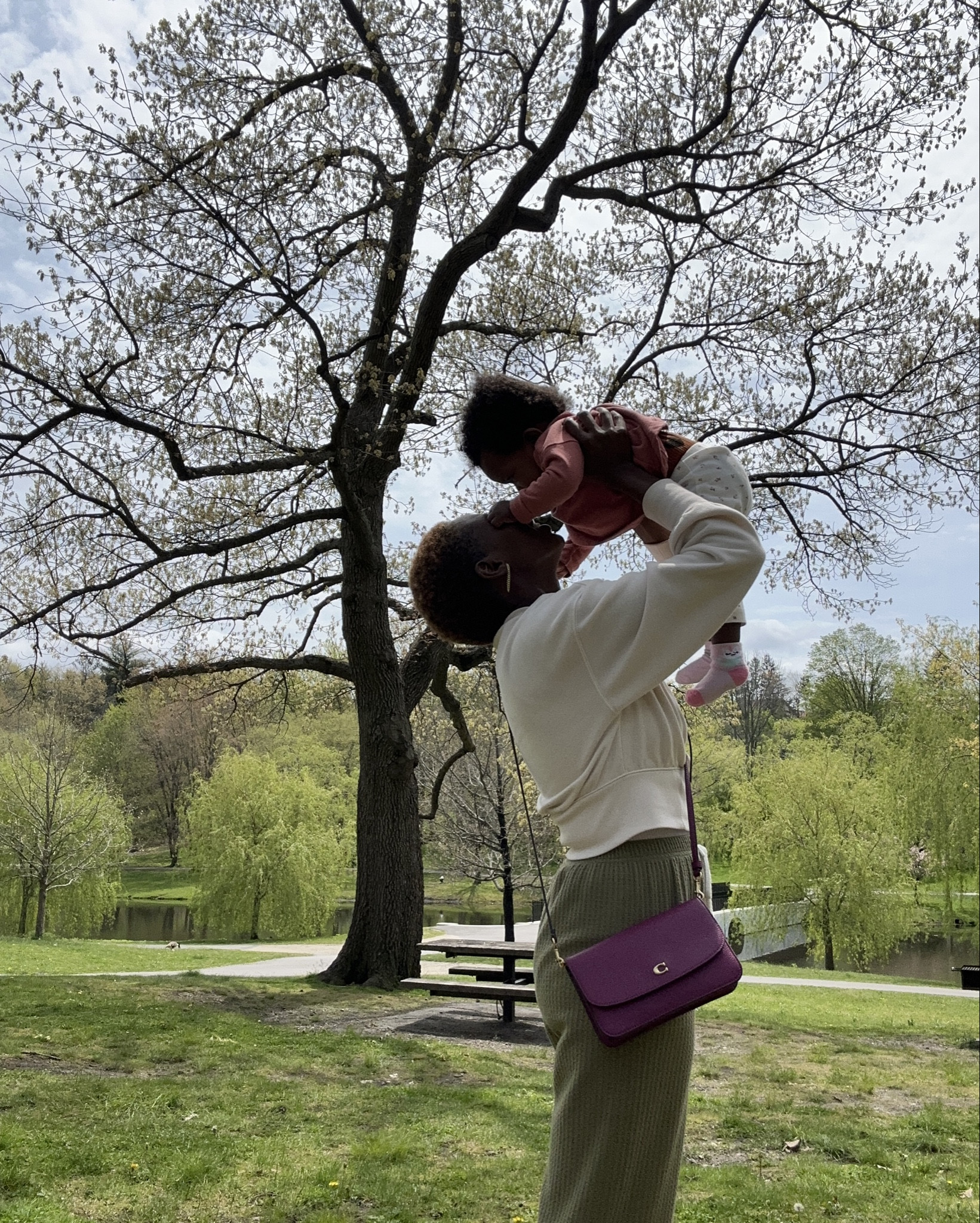 Love knows no bounds when you're a mom! 💕 Elevating the joy of motherhood with this chic crossbody bag. It's the perfect accessory for all our adventures together! 


#MommyLove #HandsFull #FashionForward 👩‍👧✨"