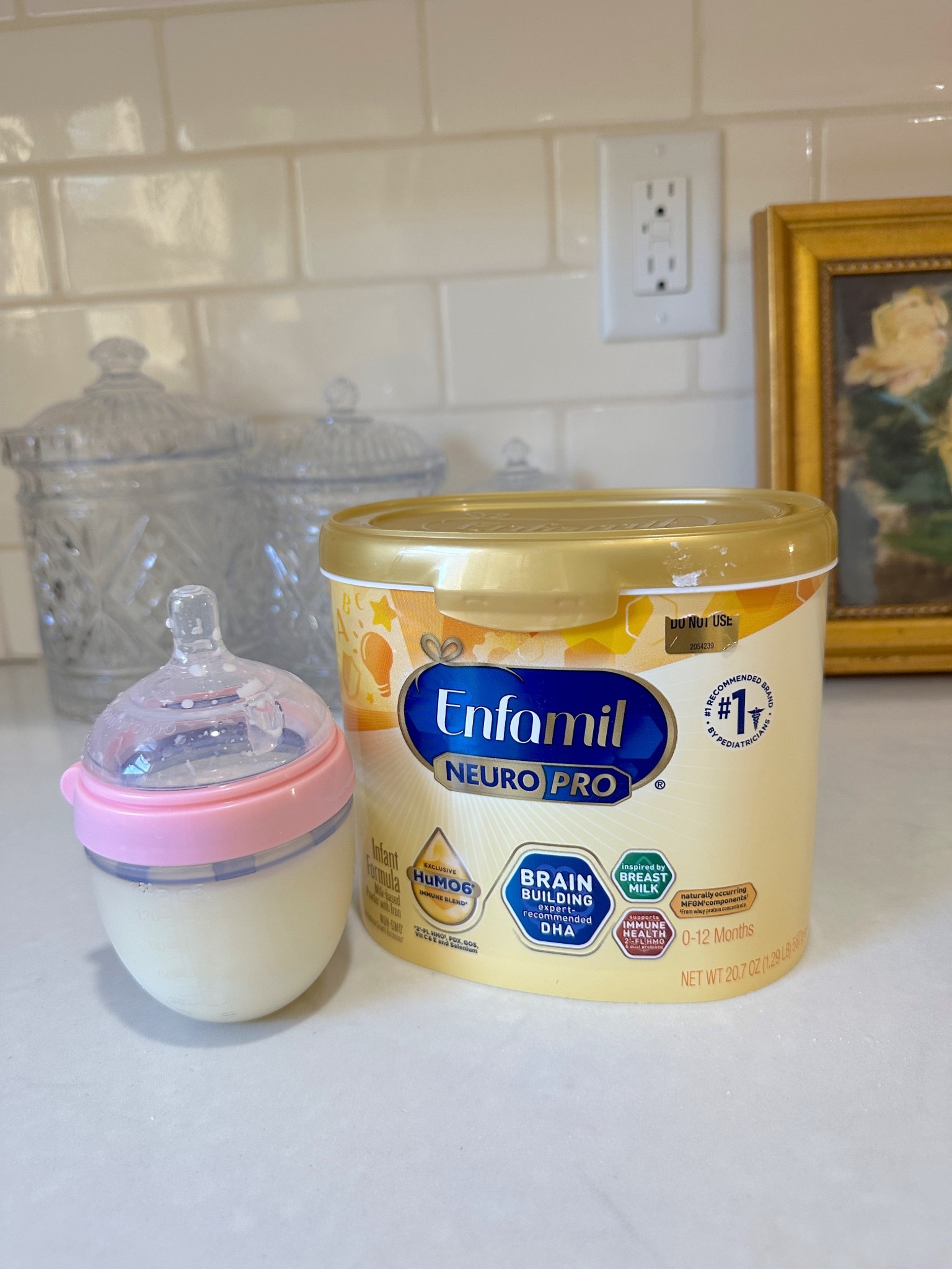 #ad Just like her older sister, I've been formula feeding Merritt since day 1. We had such a great experience with Enfamil NeuroPro infant formula with Margot, I decided to use the same for Merritt. She's been doing wonderful, Enfamil NeurPro has MFGM and DHA, previously only found in breast milk. We get ours at @target! @enfamil #targetpartner #enfamil #enfamilneuropro #target