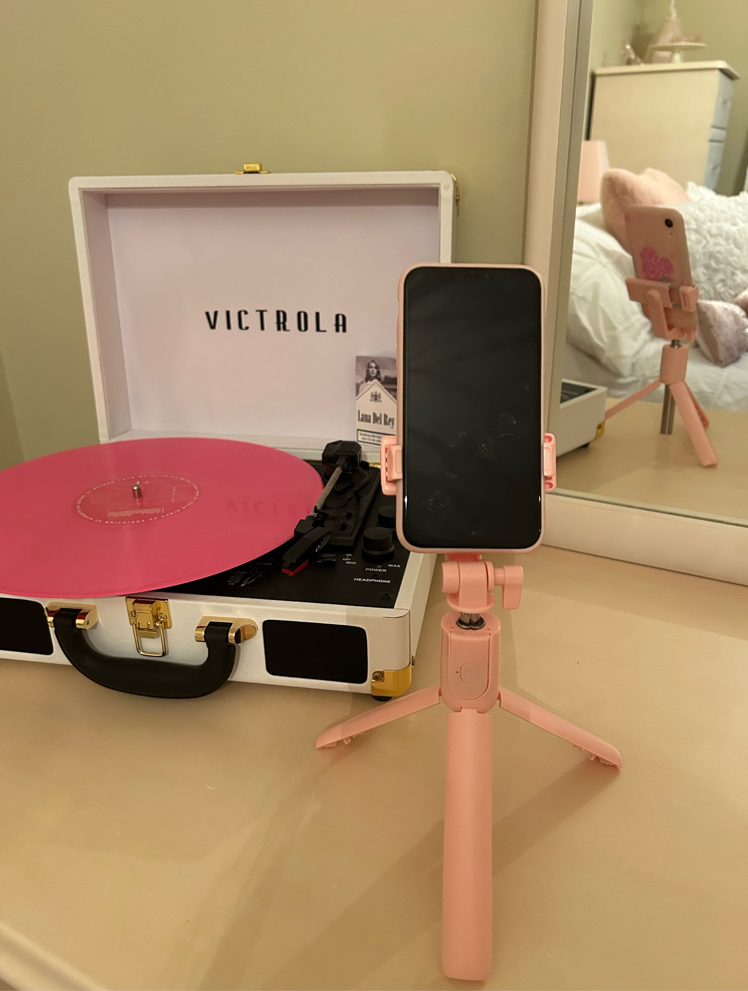 The cutest pink tabletop tripod! 🎀 content creators you need this 📸