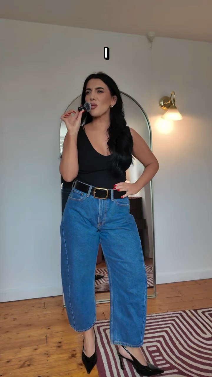 CONFIDENCE Doesn’t come from being a certain dress size! And I’m living proof of that! 👀 After 5 whole years being on socials and going through all the stages to get here I’m reflecting on what I actually want this account to represent and what I want it to do for the good! Online we see the ‘JUST EMBRACE IT’ movement a lot and tbf a lot of us are just not there yet! So this year we are continuing our mission to give you tips tricks and useful info from women to women that will help you get there step by step! ❤️ Hacks, HAULS, Big sister advice and me exposing the real side of beauty with is NORMAL to each and every women on here. 
THIS IS THE YEAR WE STOP HOLDING OURSELVES BACK 💃🏼 
Are you an OG? Or a newby! let me know how long you’ve been in the gang below and what you would like me to help you with this year! #confidencehacks #confidencetips #selflove