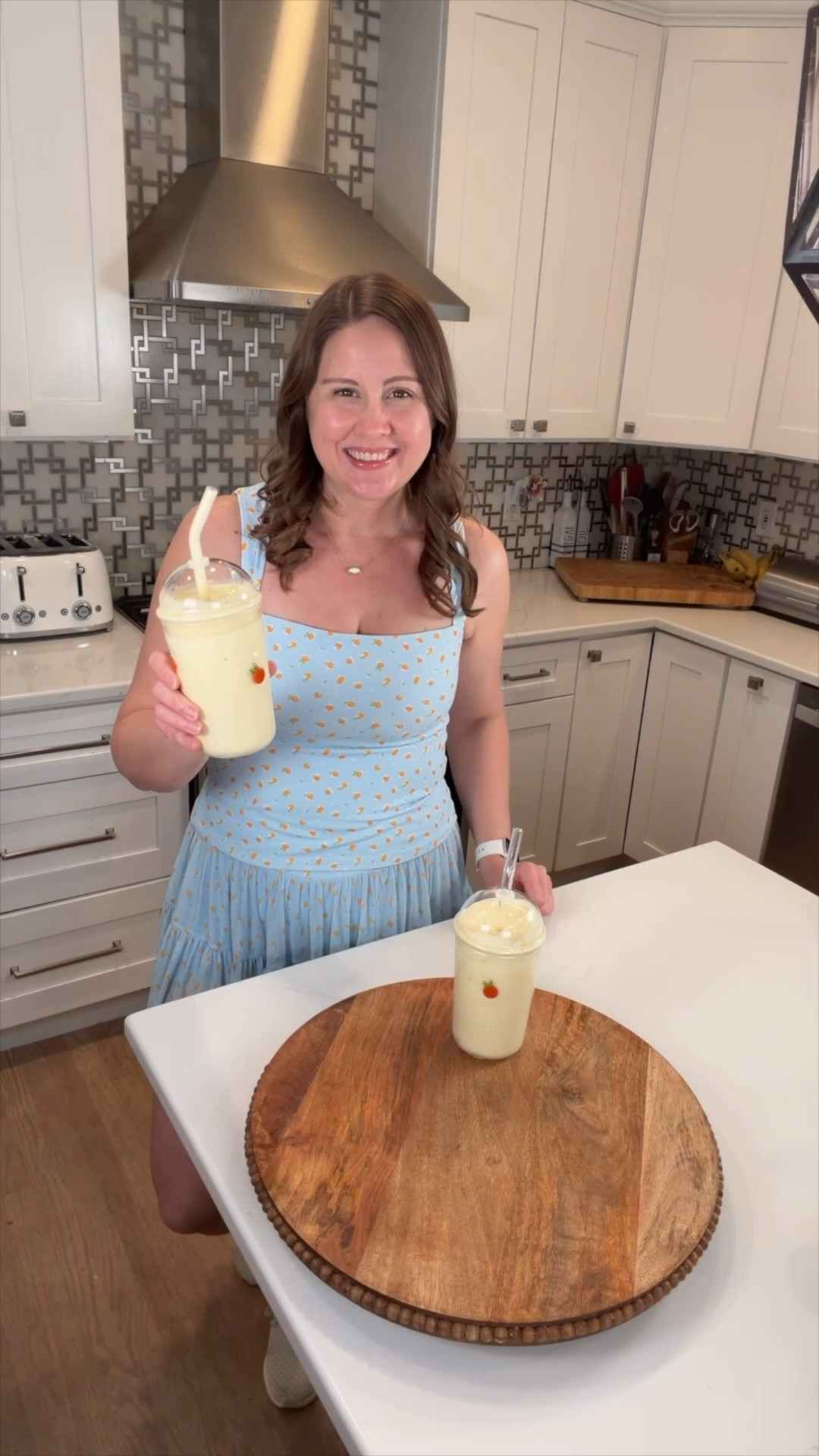 This orange creamsicle moment 😍🍊🤍

20g of protein and only ~215 calories… and it’s giving full summer treat vibes ✨

It’s thick, creamy, and that whipped topping on top takes it to another level 🙌

You’re going to want this one on repeat all summer ☀️

Recipe (makes 2):

* 1 cup light orange juice
* 1/2 cup vanilla Greek yogurt
* 1 scoop vanilla protein powder (24g protein)
* 1/2 cup frozen mango
* 1 cup ice
* splash vanilla extract

Blend until thick + smooth

Topping:

* 4 tbsp low-fat Cool Whip
* 4 tbsp vanilla Greek yogurt
* 2 tsp honey

Mix + spoon on top 🤍

Linking everything I used for you!! 💛

#LTKFood #LTKRecipe #HealthyTreats #ProteinRecipes #SummerSnacks