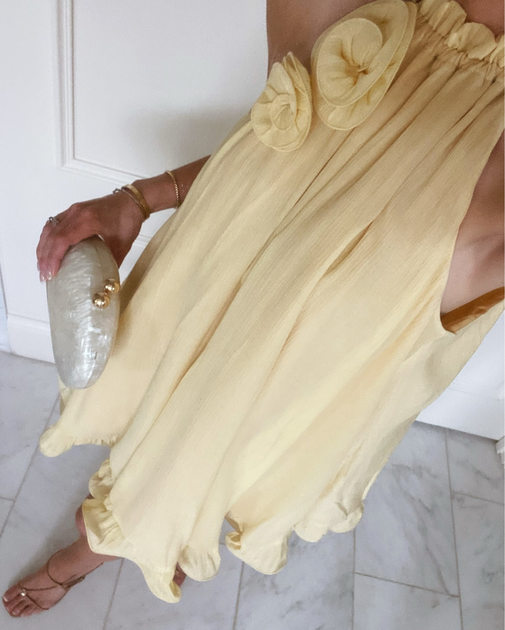 The most gorgeous butter yellow dress for spring. Love this for a spring or summer wedding 