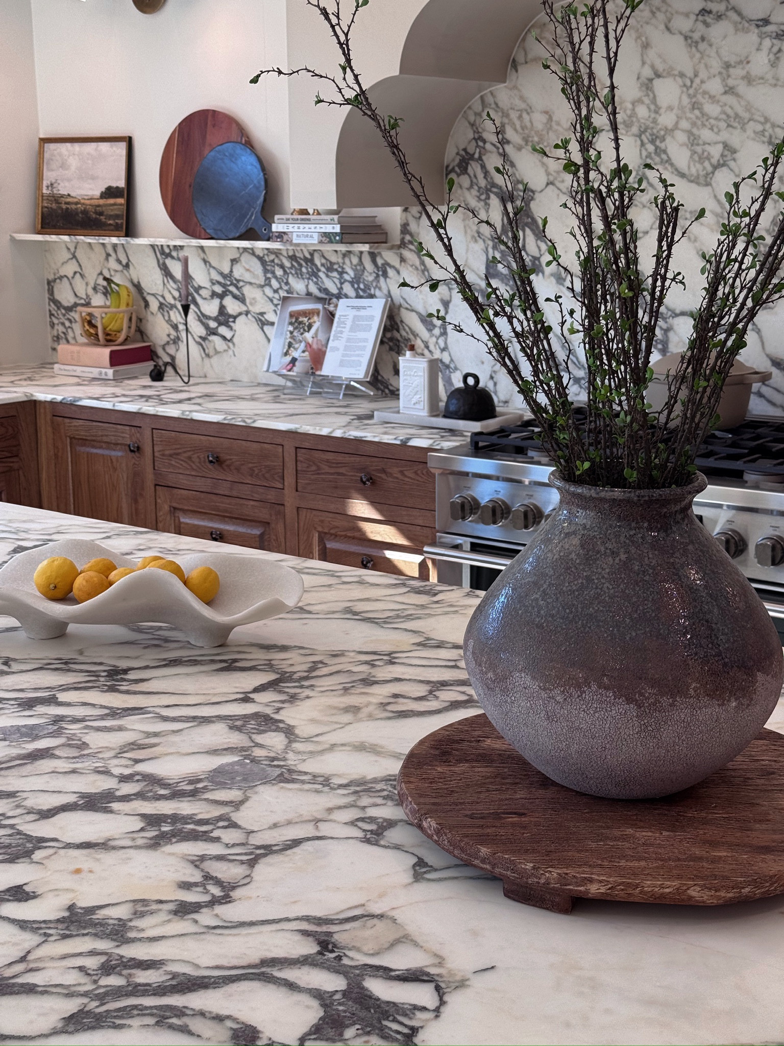 Two of my most recent @wayfair decor finds ✨ I spend so long finding the best pieces on their site to share with you all! I have so many other good ones on the way I can’t wait to share when they arrive. I am constantly redecorating surfaces to incorporate new pieces as I get them. I love that it keeps my spaces feeling fresh & it’s a great way to spruce up your home without spending a ton on bigger pieces.

liketkit #homedecor #home #decor #newdecor #decorfinds #dreamhouse #dreamhome #affordabledecor #homestyling
 

 