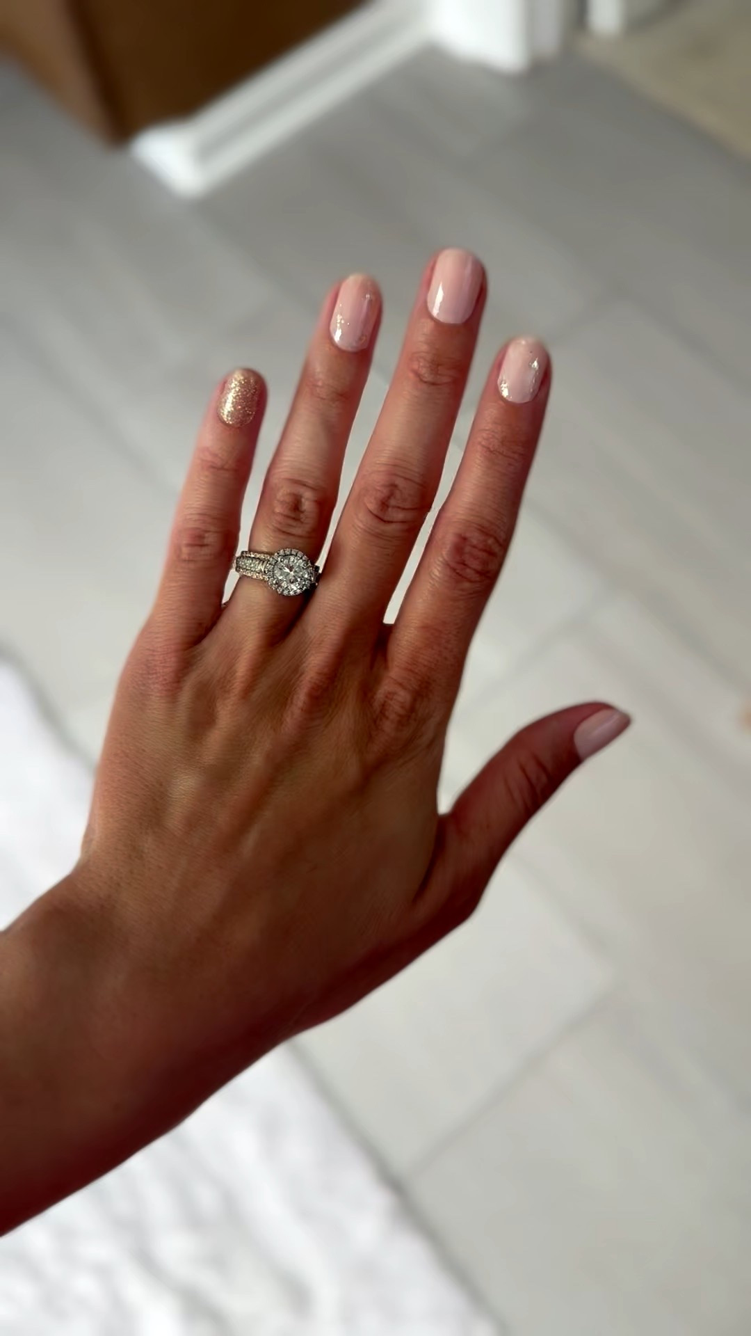 I think this gold-flecked mani might be my favorite yet 😍

#LTKBeauty #LTKFindsUnder100 #LTKFindsUnder50