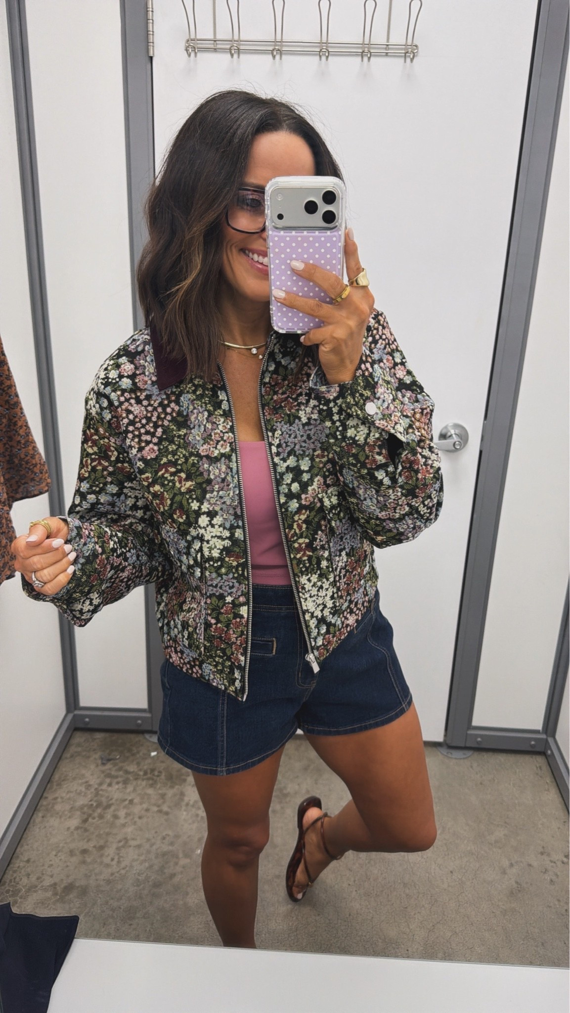 WALMART IS GIVING ANTHROPOLOGIE!!! This floral jacket is SO stinkin’ cute and gives that Anthro vibe without the crazy price tag! The print + cropped fit makes it such a fun piece to throw over your everyday basics this fall! 👏🏻🤎

@Walmart 

#walmartfashion