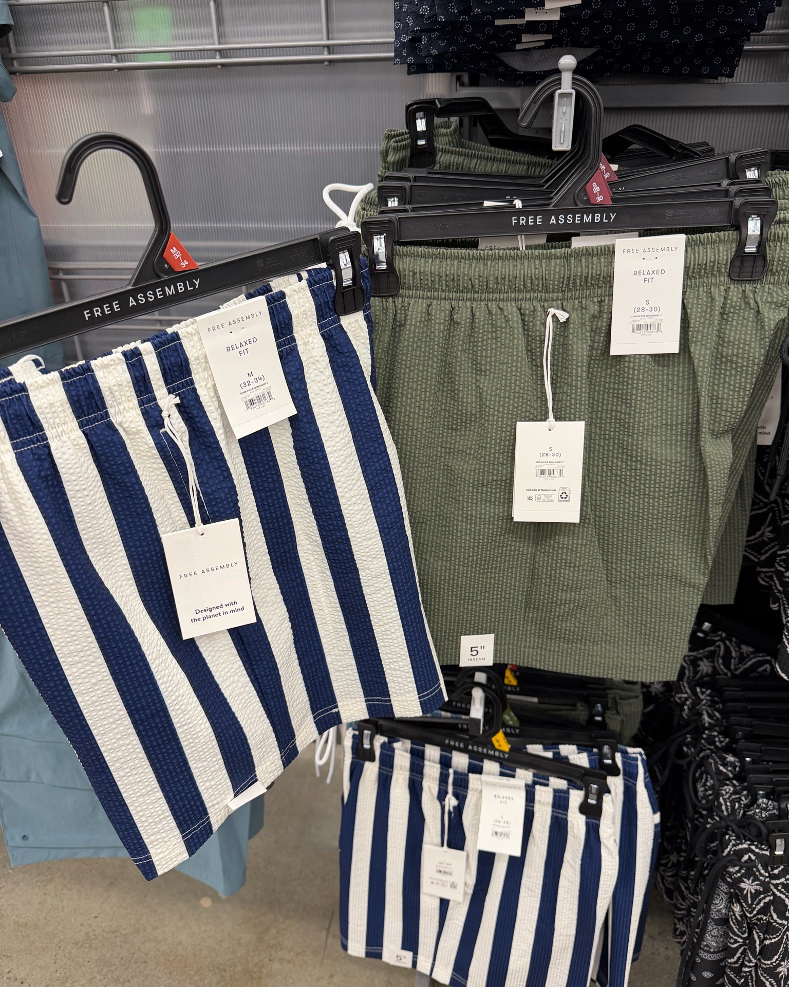 Walmart men’s swim trunks, these looks so good! Very sophisticated like Frank & Oak or Gap. #walmartfashion swimsuit