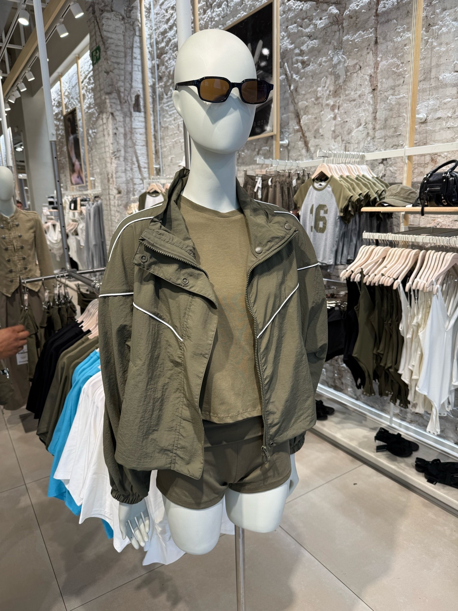 KHAKI WINDBREAKER🧚🏼
Tags: Autumn transition jacket Stradivarius asos

#LTKstyletip #LTKautumn