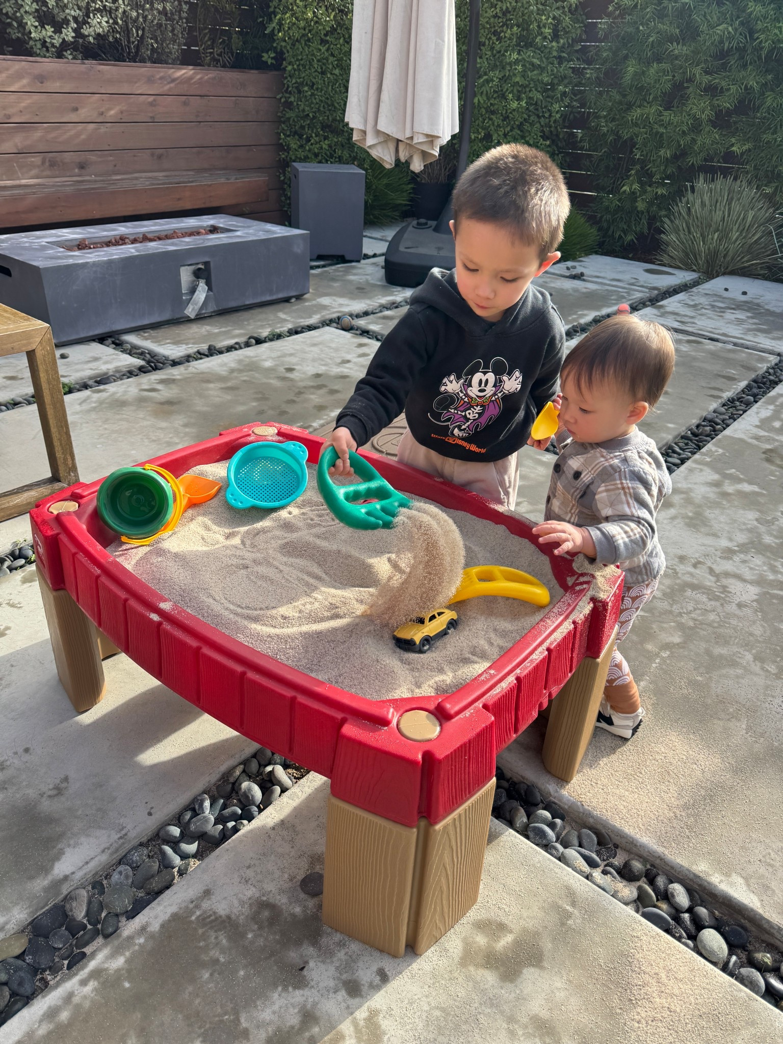 Great sandbox for toddlers, also has a lid to close the top 