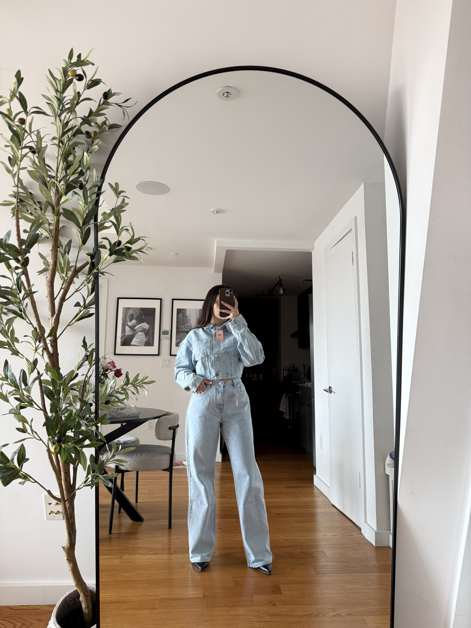  Head to toe denim done right 💎 cropped jacket, wide leg jeans, pointed boots. Instant cool girl outfit. #LTKDenim #FashionFinds #OOTD

#LTKdayinmylife #LTKOver40 #LTKgrwm