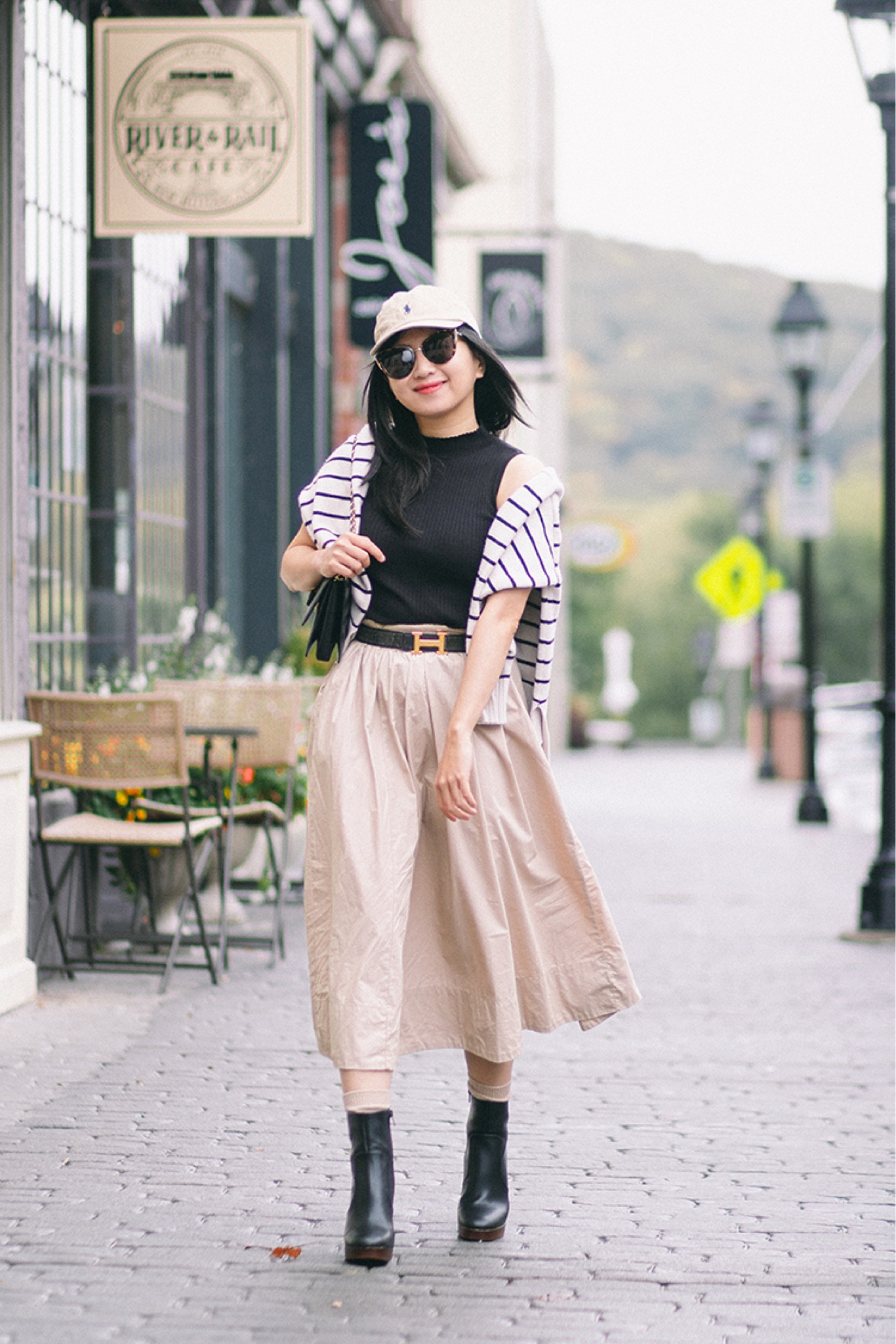 An effortless early fall color palette: khaki and black 

#LTKStyleTip #LTKSeasonal #LTKFindsUnder100