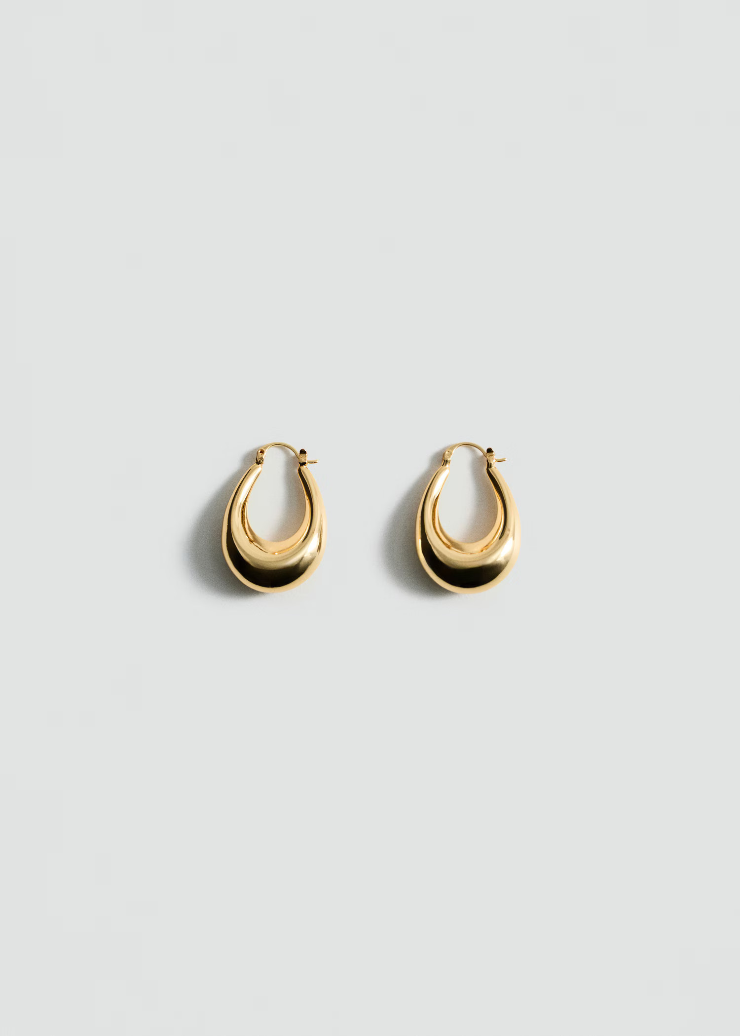 Oval hoop earrings | MANGO (UK)