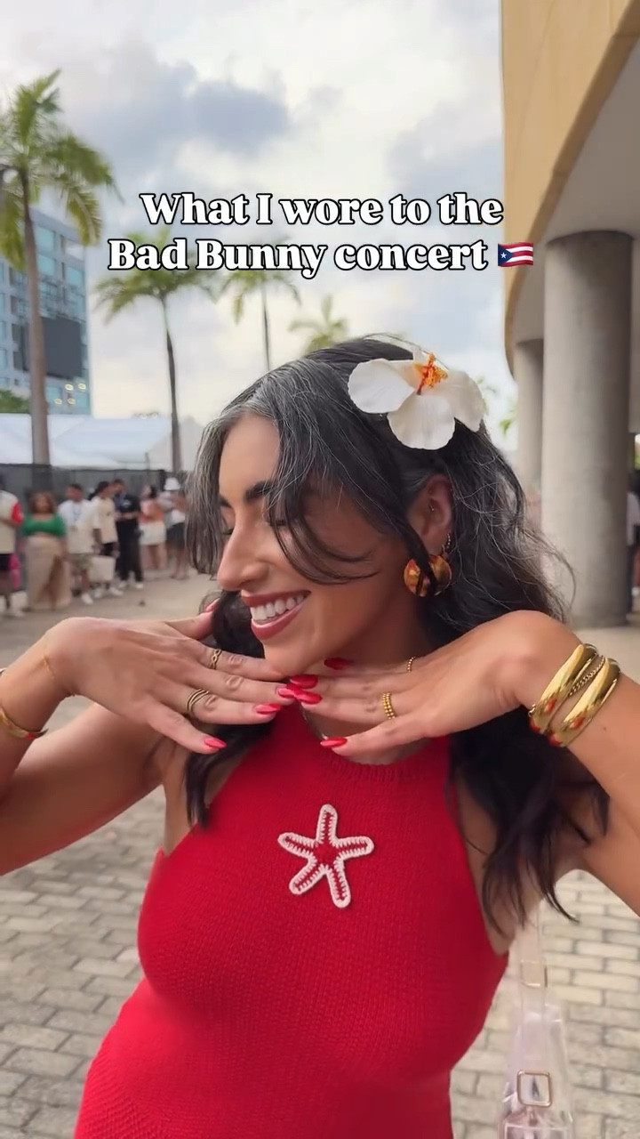 What I wore to the Bad Bunny concert in Puerto Rico 🇵🇷🏝️ I love my cute lil dress, it was perfect & so comfy for the show! It’s from @asos & linked in my bio! 

#badbunny #badbunnypr #puertorico #OOTD #concertoutfit #badbunnybaby @badbunnypr