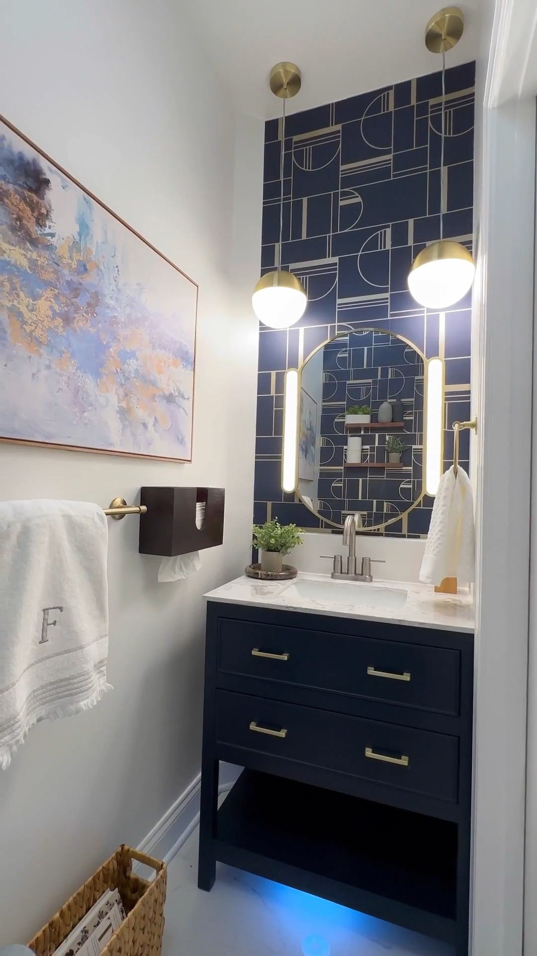 Stunning powder bathroom makeover using the power of wallpaperr

#LTKHome #LTKSaleAlert