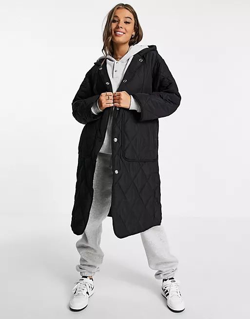 Pull&Bear longline quilted coat with hood and big pockets in black | ASOS (Global)
