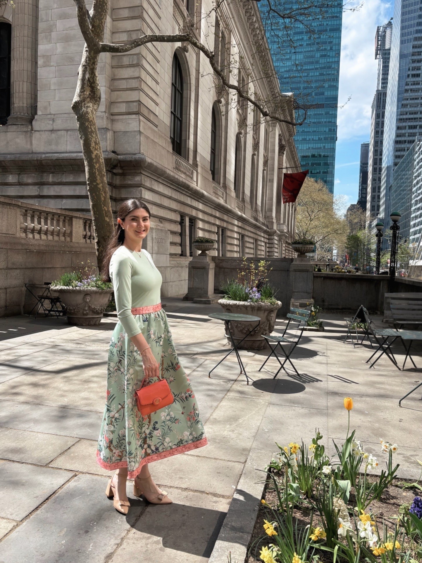 A floral @Alice + Olivia dress for the New York Public Library’s 2026 Library Lunch: Dollars & Sense

#LTKSeasonal #LTKootd