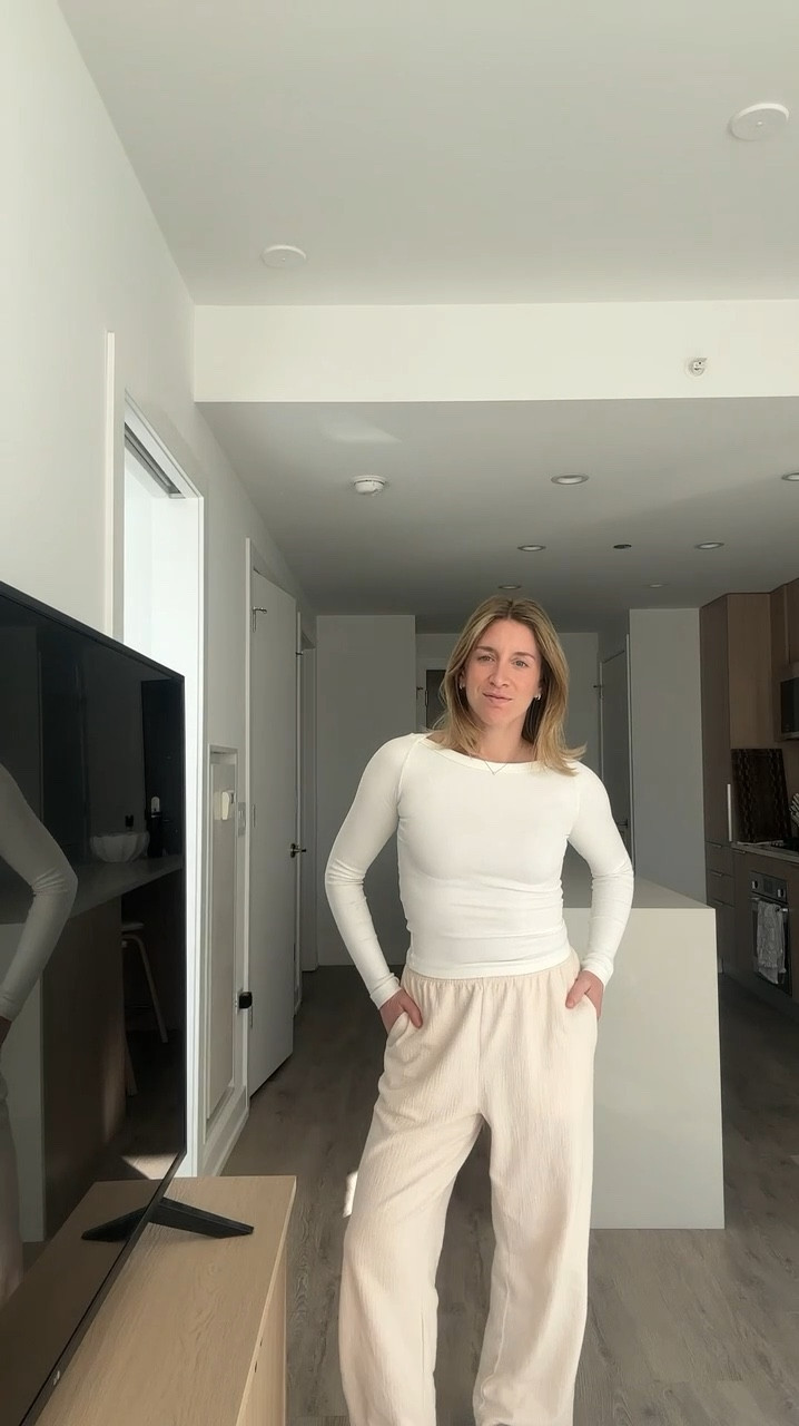 Been loving this boatneck style top recently! I have this one in black and white from Zara. Unfortunately I’m not able to link Zara here but I’m linking a super similar style from Aritzia #Zara #Boatnecktop #OutfitRepeater #BreakYourBudget

#LTKWorkwear #LTKStyleTip #LTKSeasonal