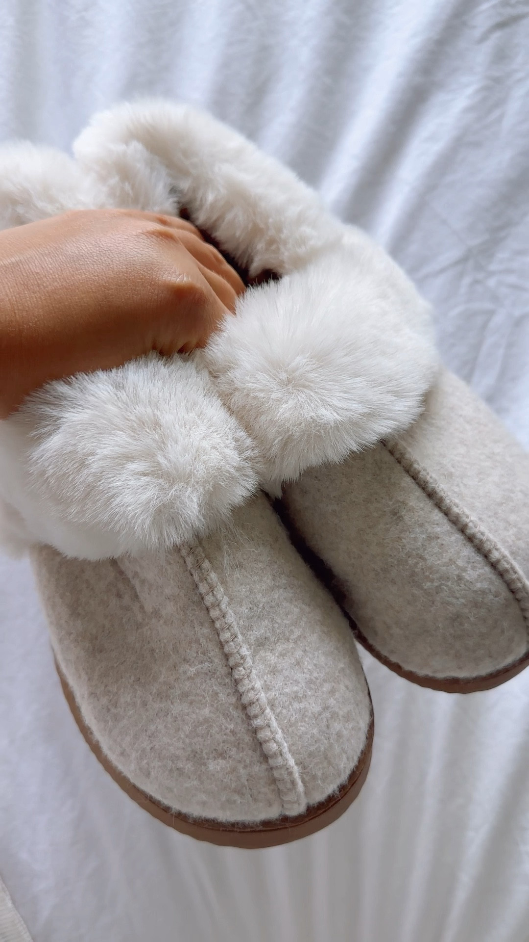 Coziest finds at target✨
Run small I need up going with the medium (7-8) even though I’m a true size 6. These are so cute with chunky socks too! 
#fall #fallboot #cozy #slipper #slipperboot #book #favoritereads 



#LTKGiftGuide #LTKshoecrush #LTKfindsunder50