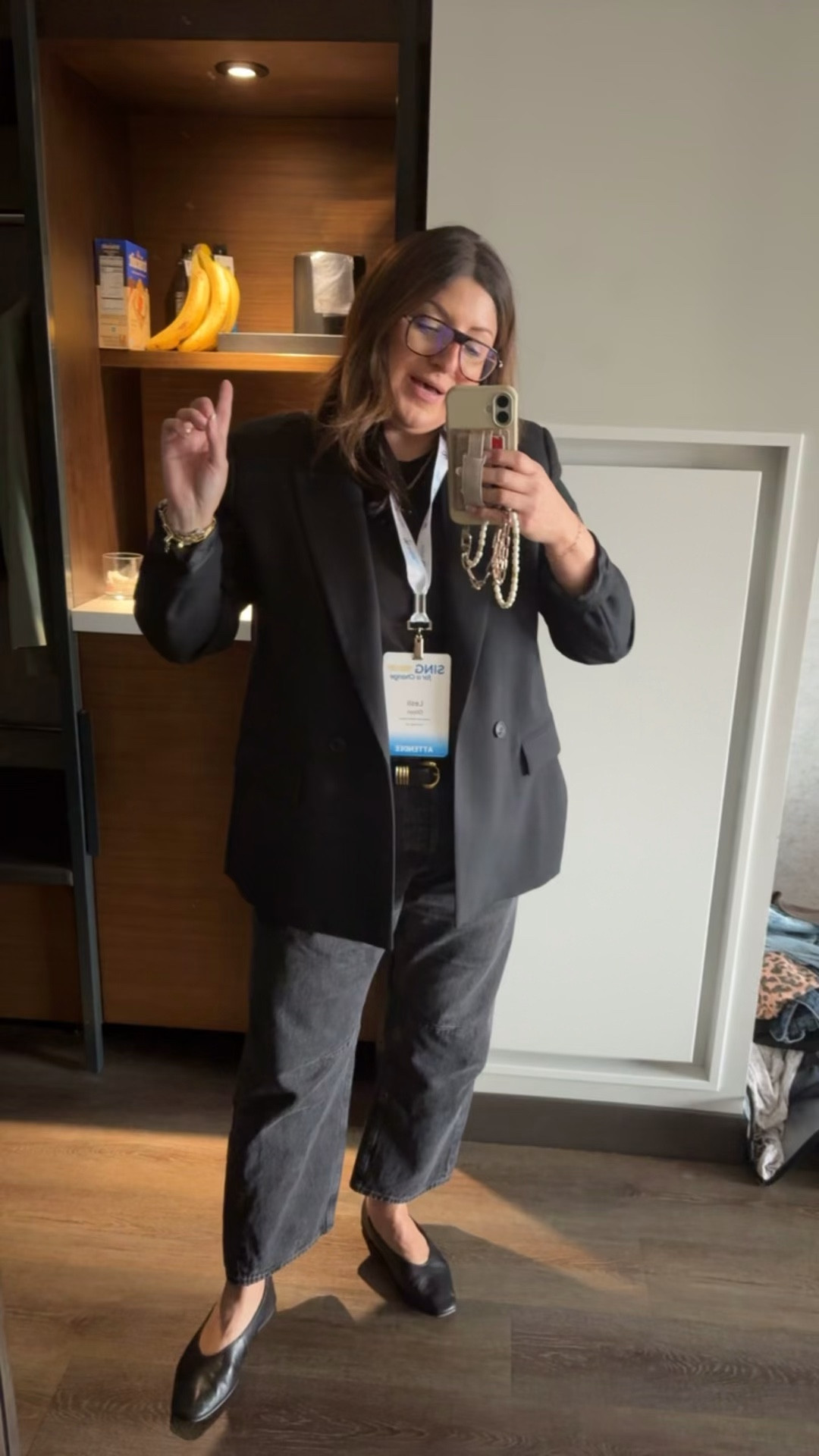 Today’s conference outfit:
Black blazer
Quince tee (XL)
Madewell belt (XL)
Madewell barrel leg jeans (32)
Madewell ballet flats 

#LTKootd #LTKMidsize #LTKOver40