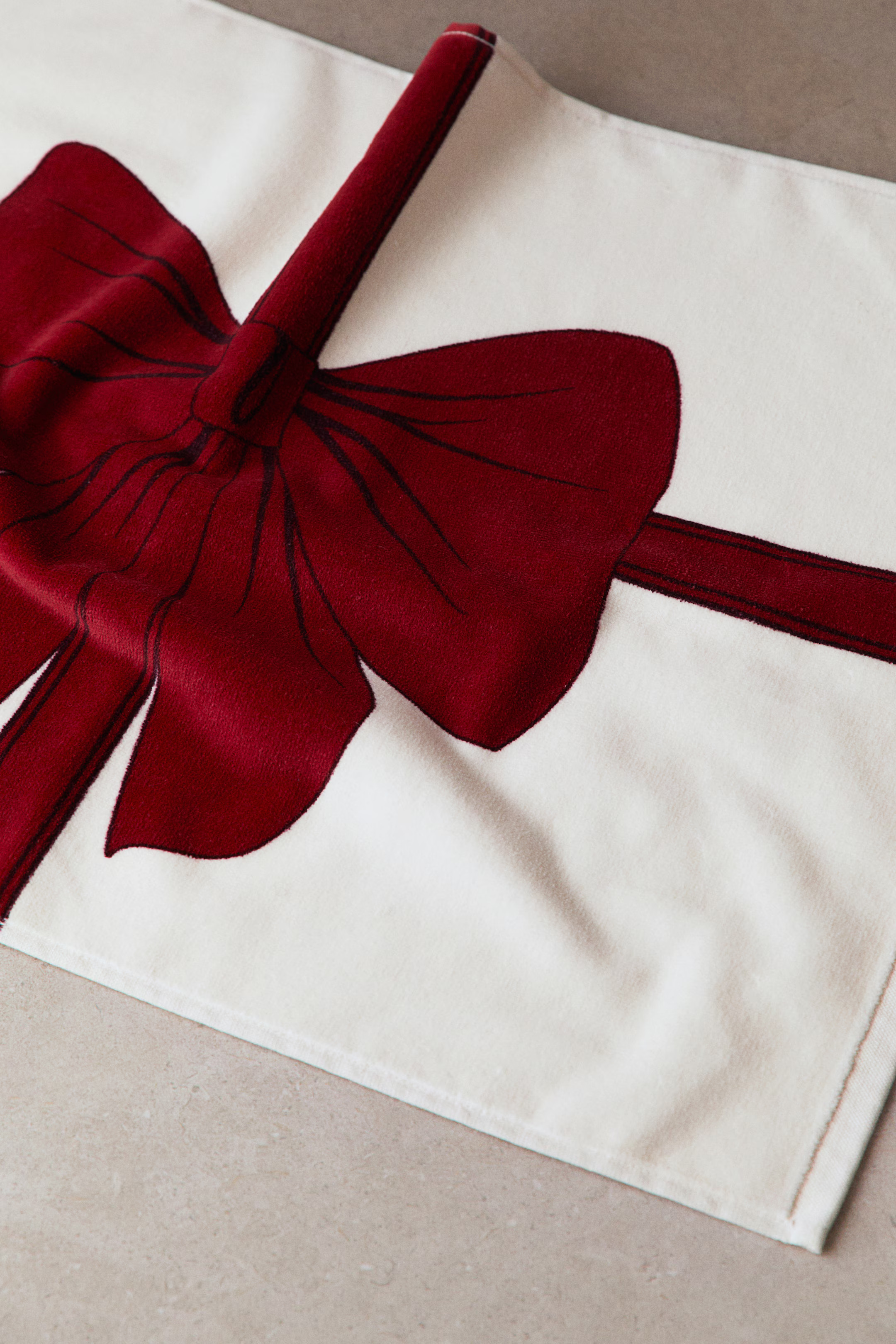 Christmas-Motif Bath Mat | H&M (US + CA)