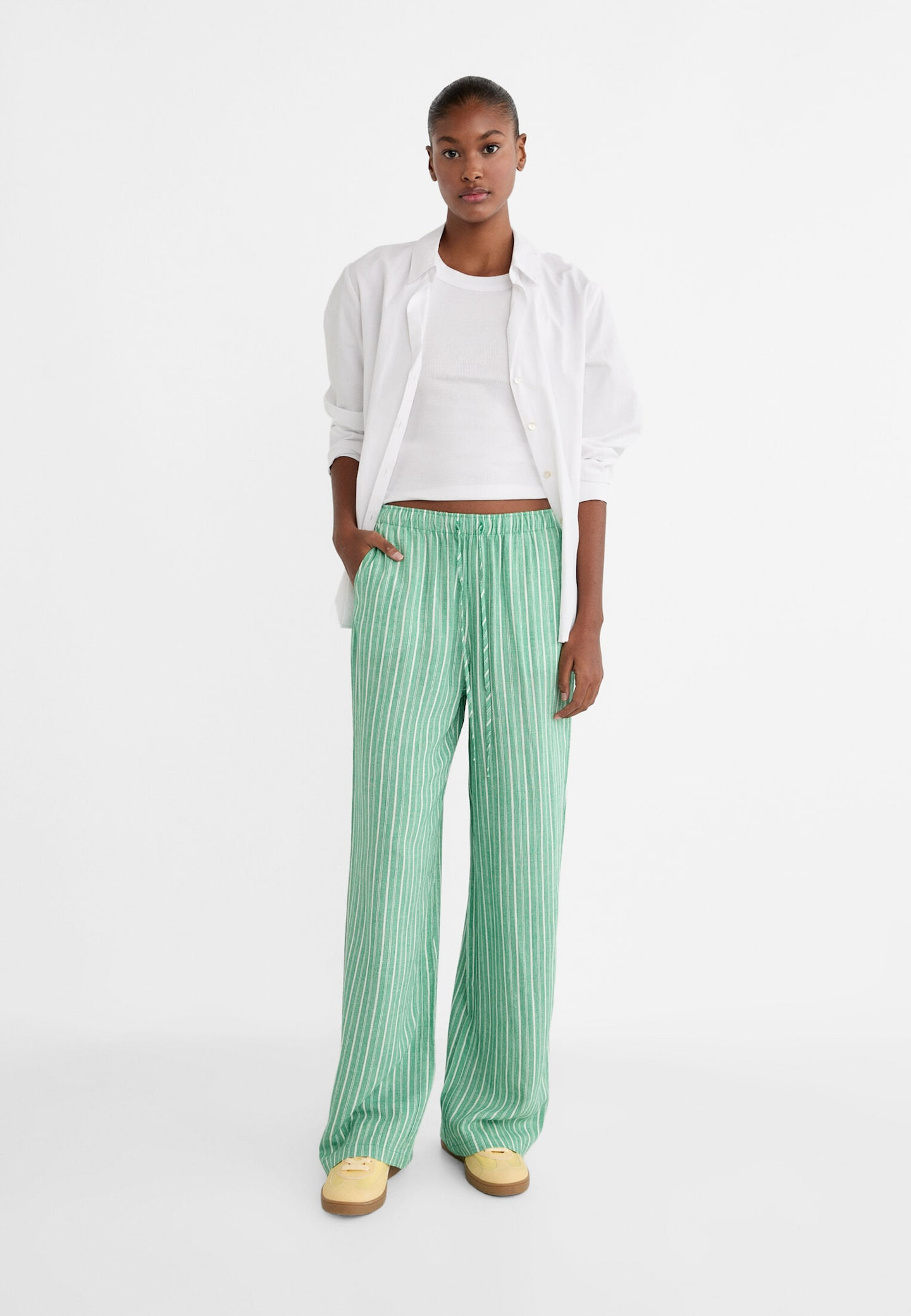 Striped flowing linen blend trousers with elasticated waistband | Stradivarius (UK)