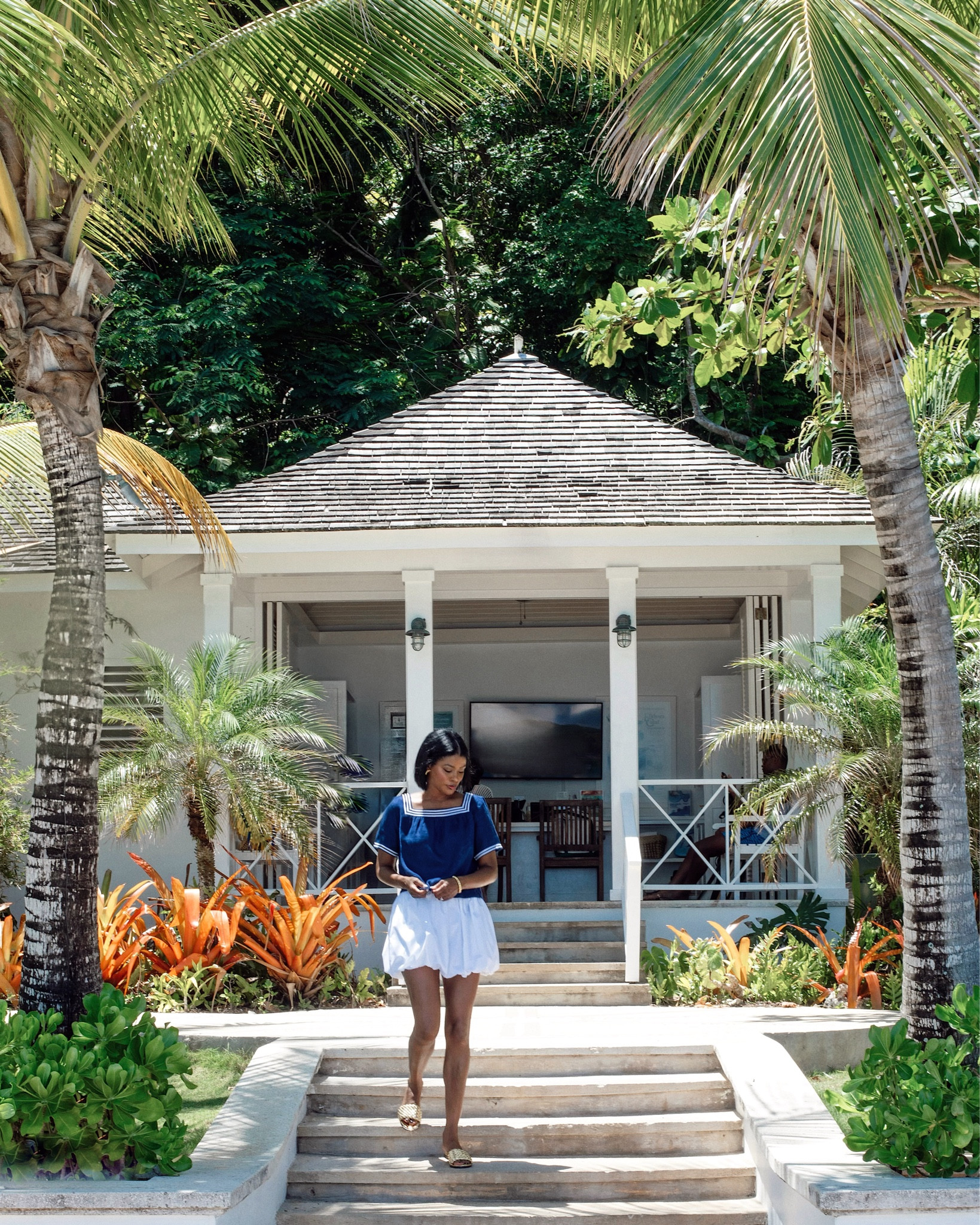 Hello from @roundhillresort!! If you’ve been following my stories, you’ve seen all of the fun #cherrypartyoffour has been having in what is our best vacation yet!! 

It has been the perfect mixture of adventure, relaxation, seclusion, mingling, fine dining out, fine dining in, stunning interiors, radiant nature, learning more about the culture/traditions…under an umbrella of impeccable service, done with the biggest and brightest smiles!! #roundhillresort #luxuryhotel #luxurytravel #roundhillvillas 

#LTKTravel #LTKSeasonal #LTKOver40