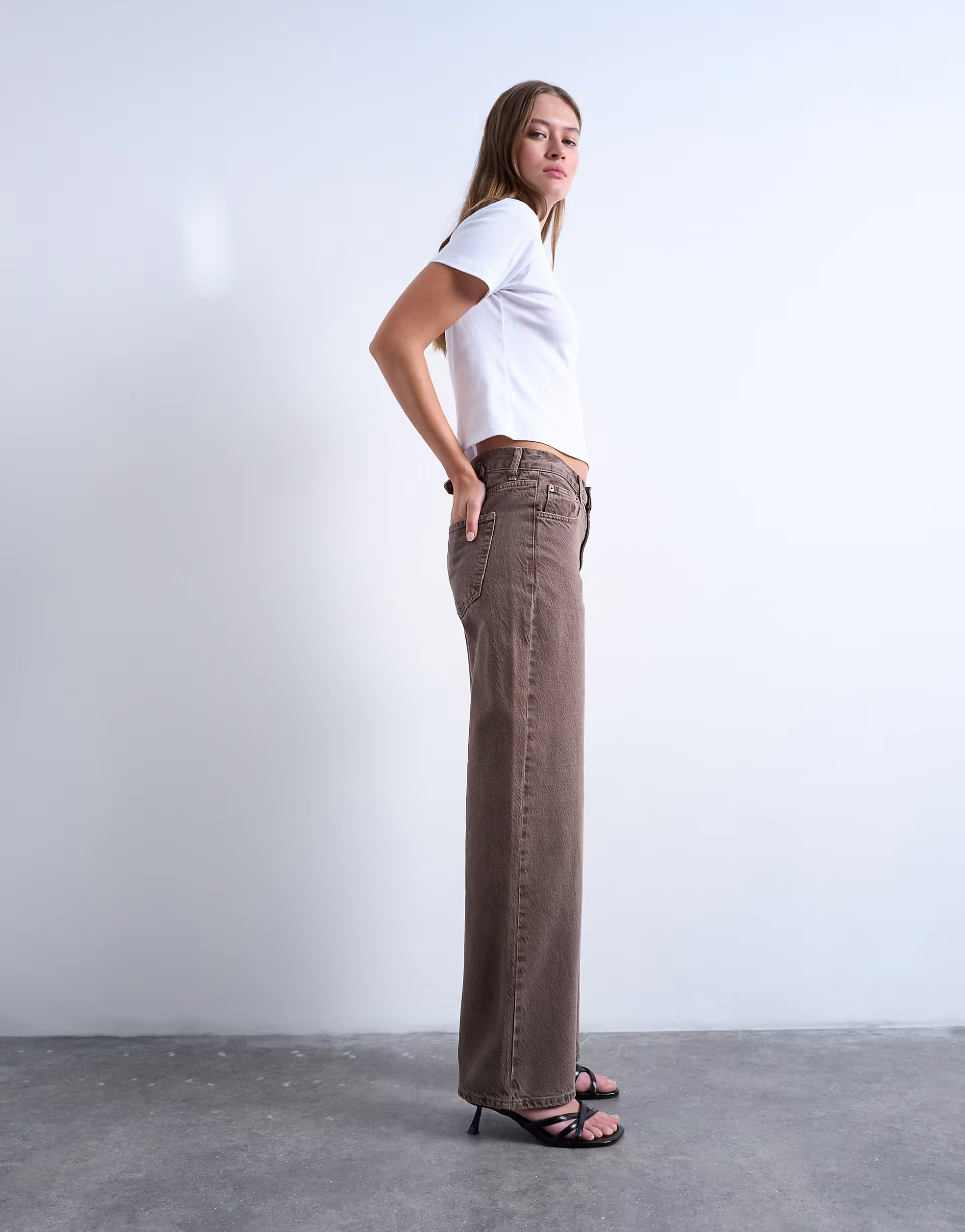 Topshop Cinch low rise relaxed jeans in otter | ASOS (Global)