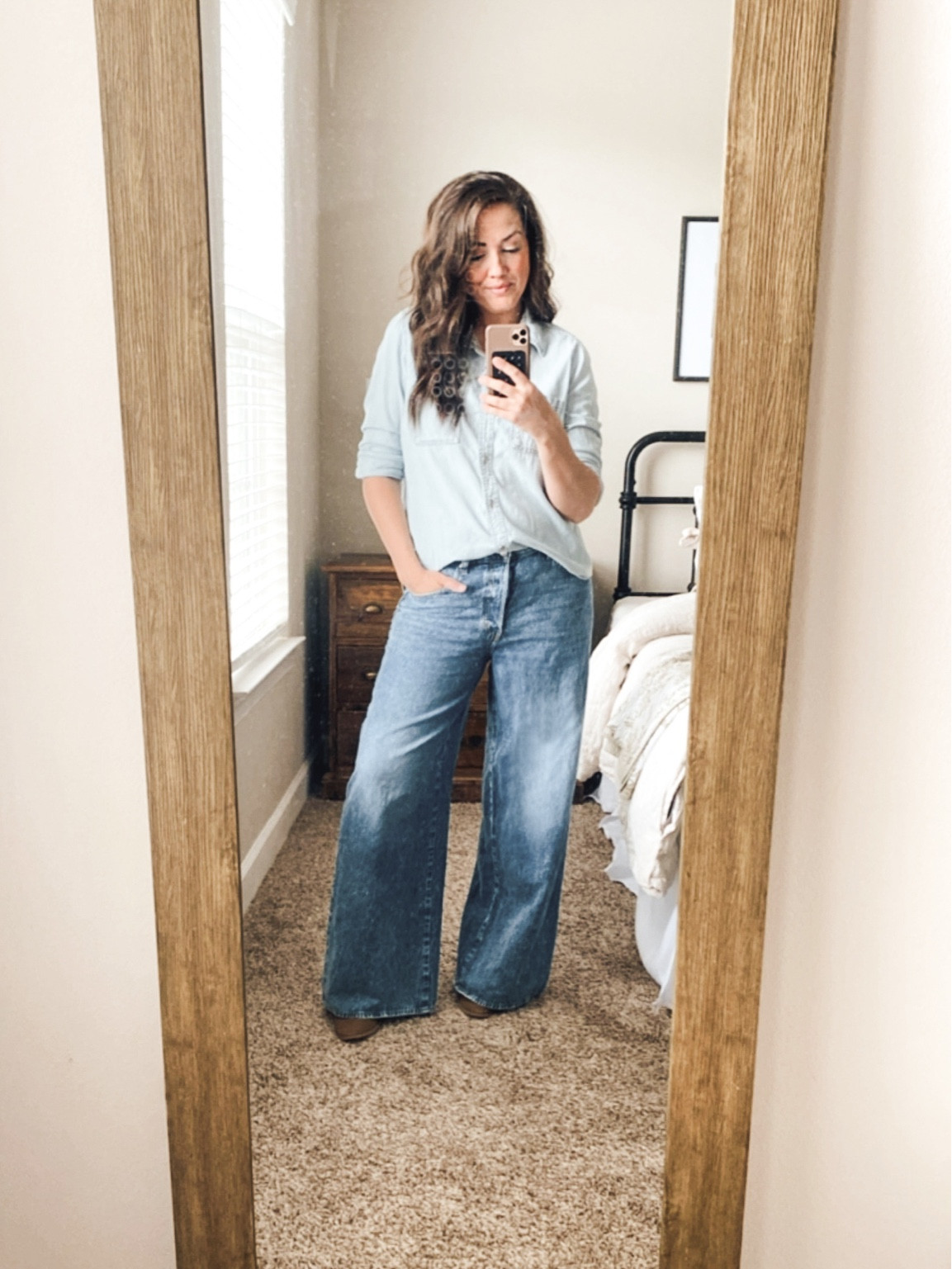 Everyone’s talking about bathing suits but I’m just over here telling you these wide leg denims from Target are worth the hype👌

The rule with wide leg denim: the pant leg MUST cover the heel. These ones do just that. Currently a size 8/10. These are a high waist button fly. I bought a 10 to ensure proper oxygen levels when sitting down 👍



#LTKfindsunder50 #LTKmidsize #LTKover40