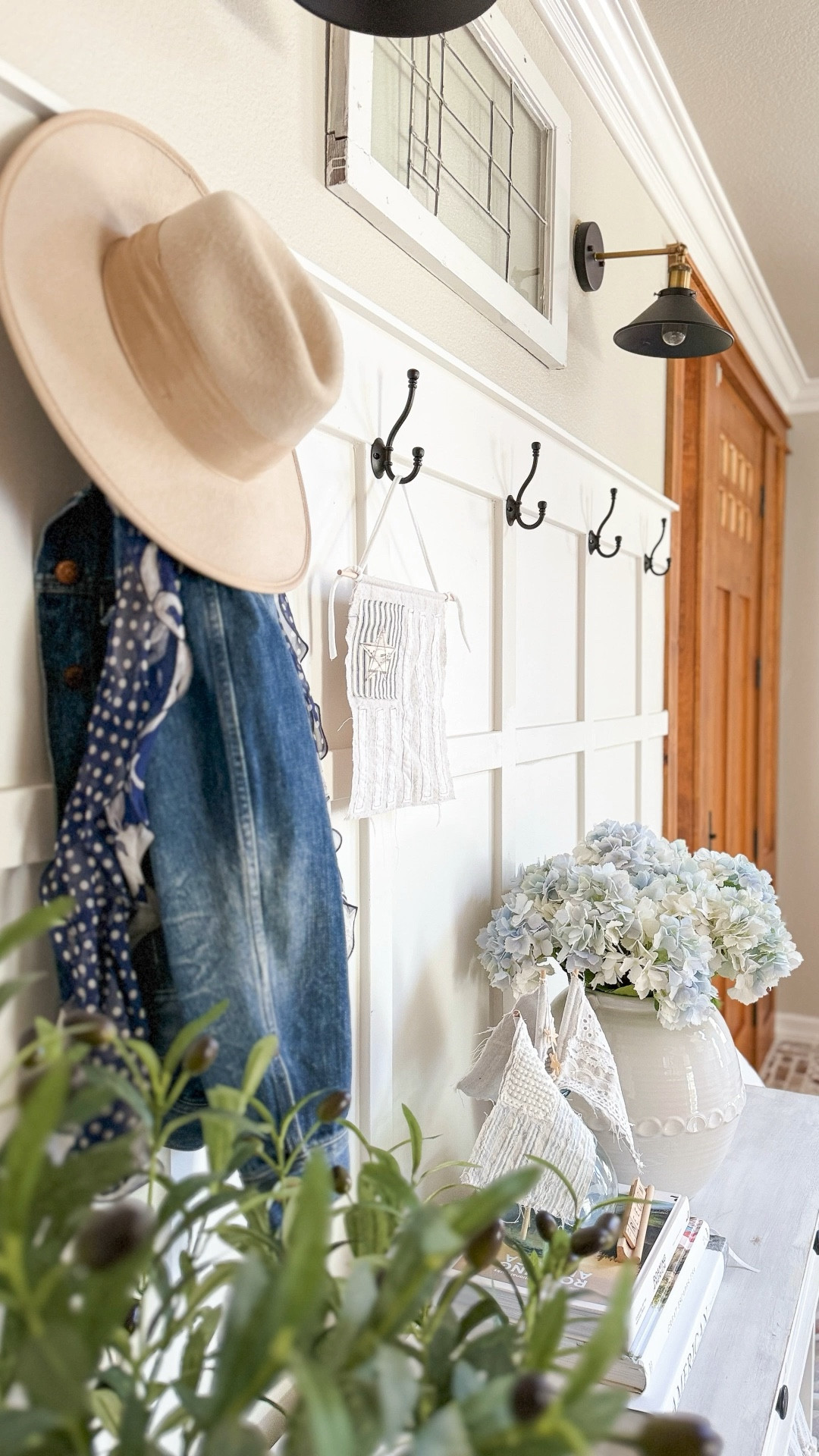 Americana entryway styling 

#LTKHome #LTKSeasonal #LTKSummerEdit
