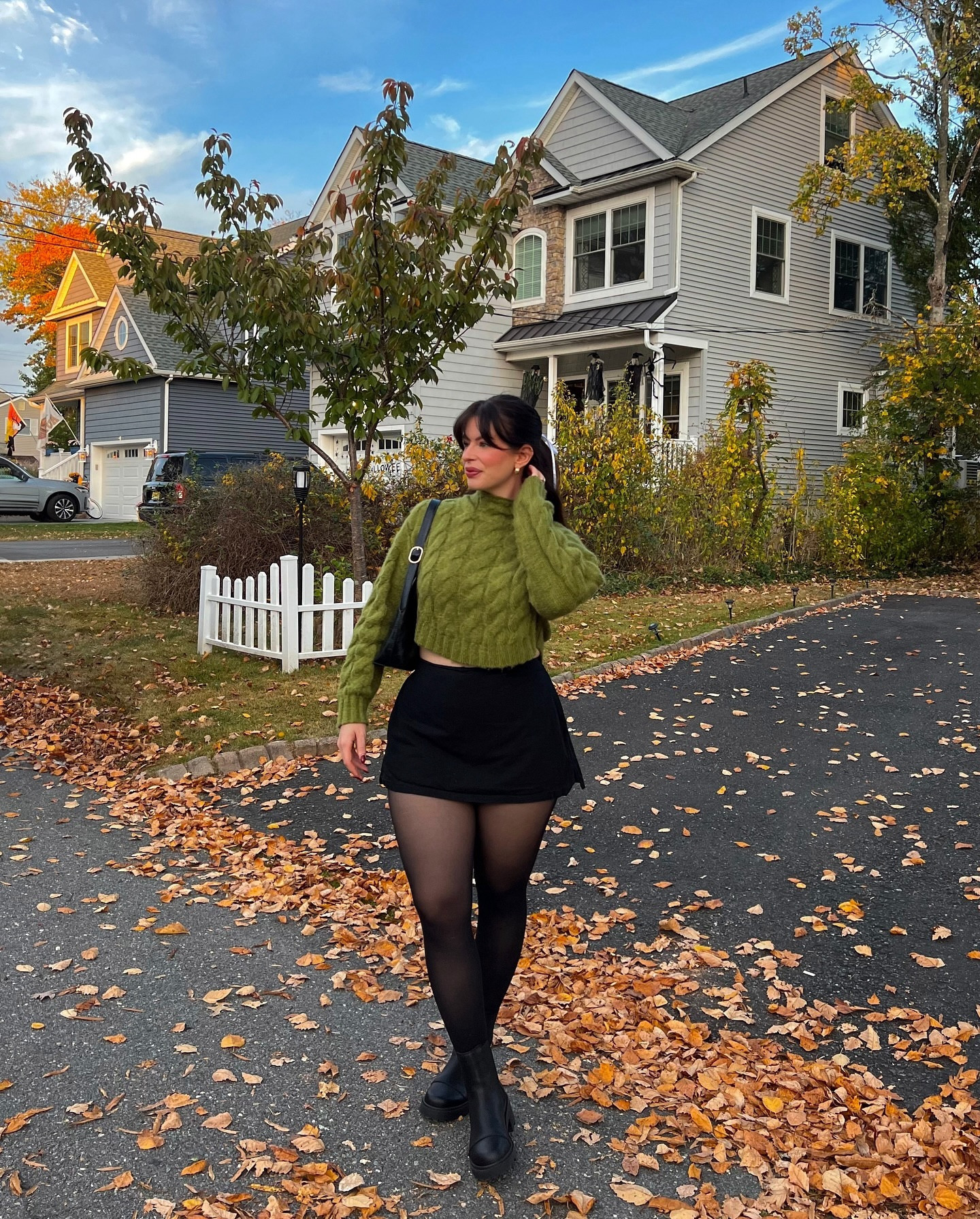 Lately 🍂🫶🏻

Sizing: 
Black skort (size 10)
Denim skirt (size 10)
