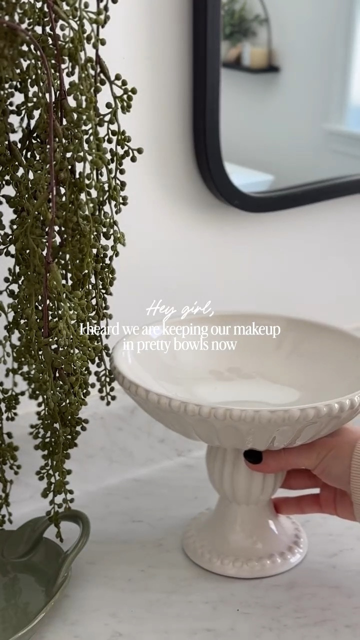 Say goodbye to digging around a makeup bag for your daily essentials✌️

PRETTY for links! 

#makeupbowl #romanticism #dailyessentials #bathroomdecor