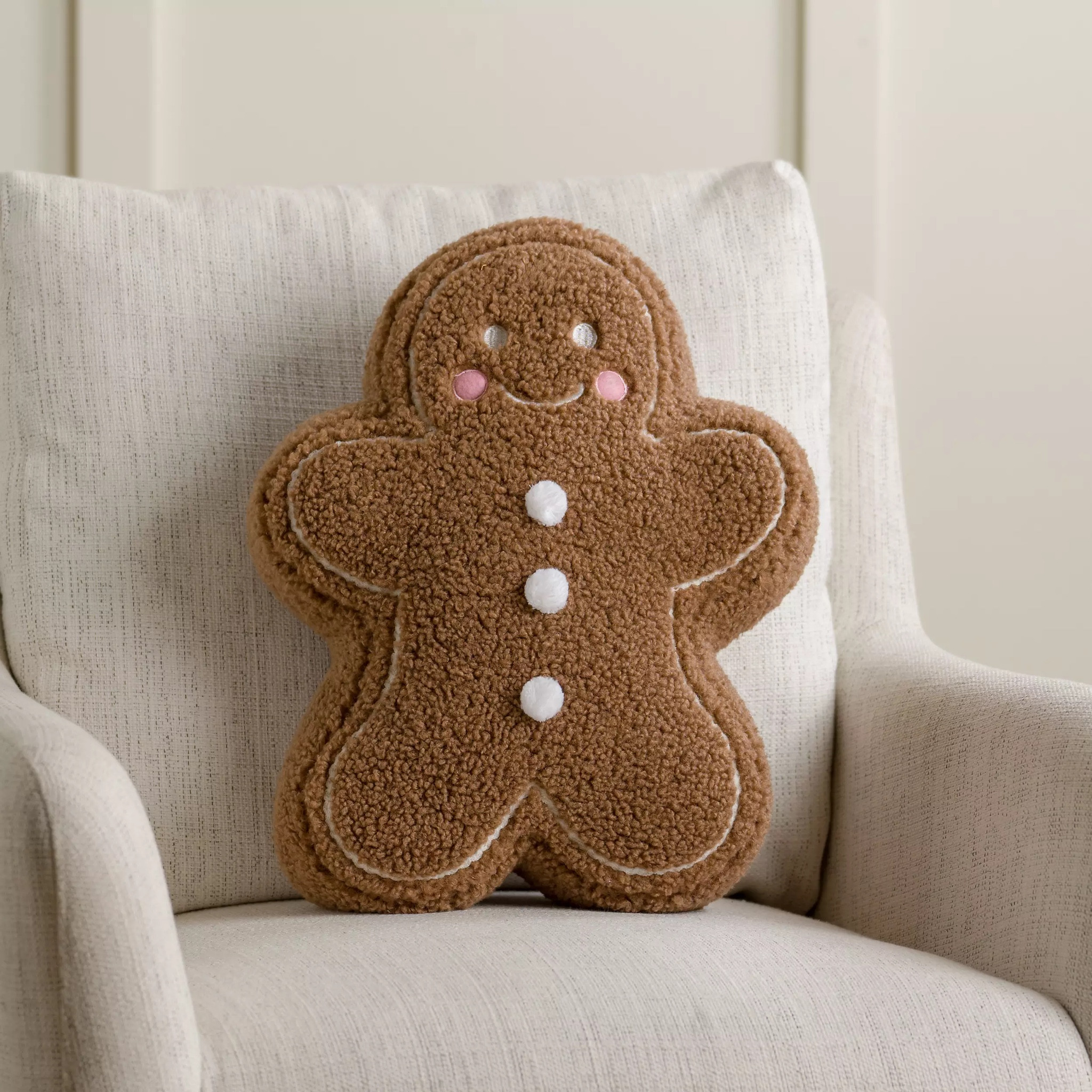 last year these sold out as soon as it became October !! 
They’re in stock and 25% off with code 25LUNCH ! 🎄🎅🏼🥹 
#christmasfinds #gingerbreadmanpillow #Kirklands 

#LTKFindsUnder50 #LTKSaleAlert #LTKSeasonal