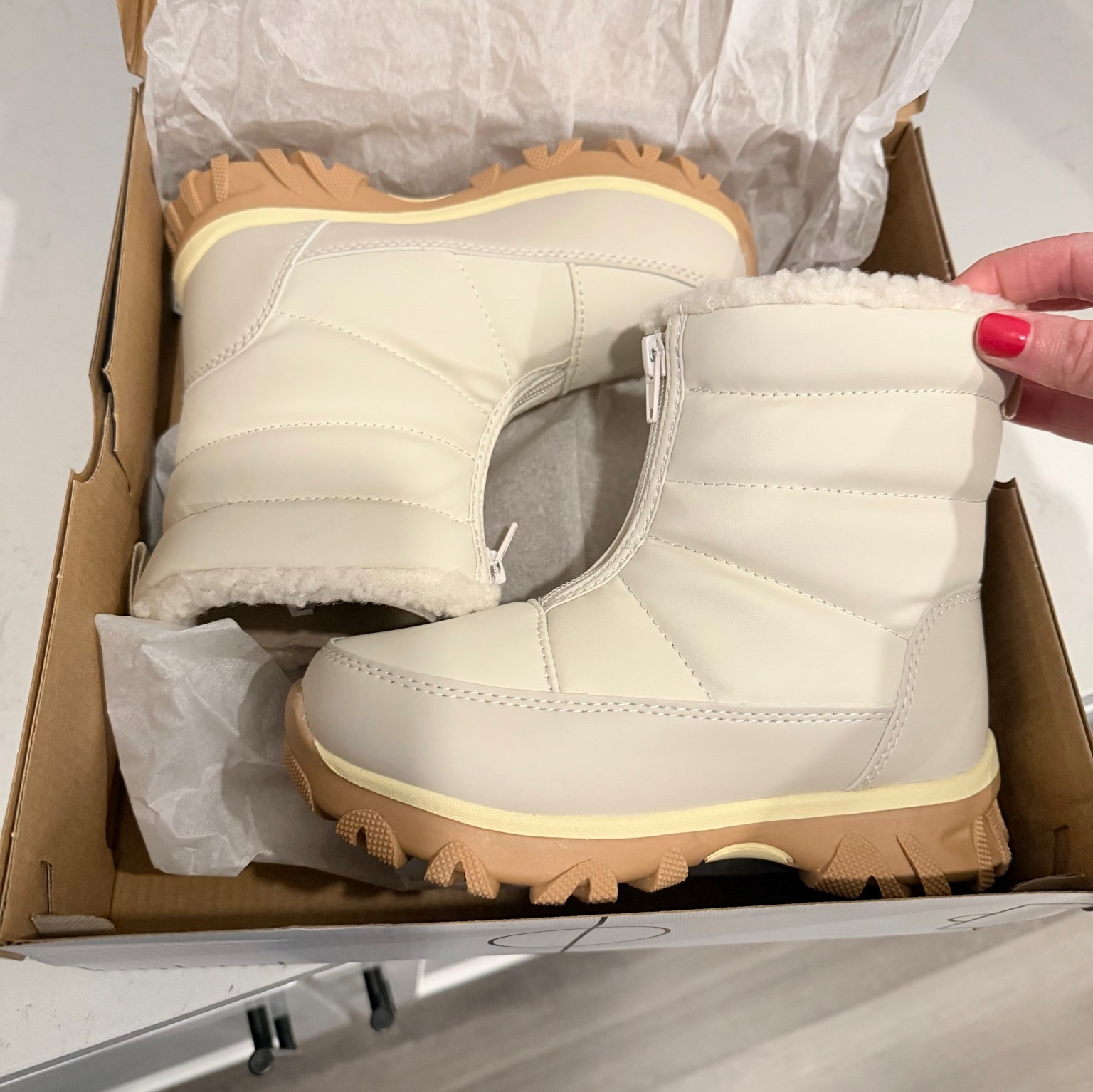 The cutest snow boots!! 

#LTKGiftGuide #LTKKids #LTKFindsUnder50