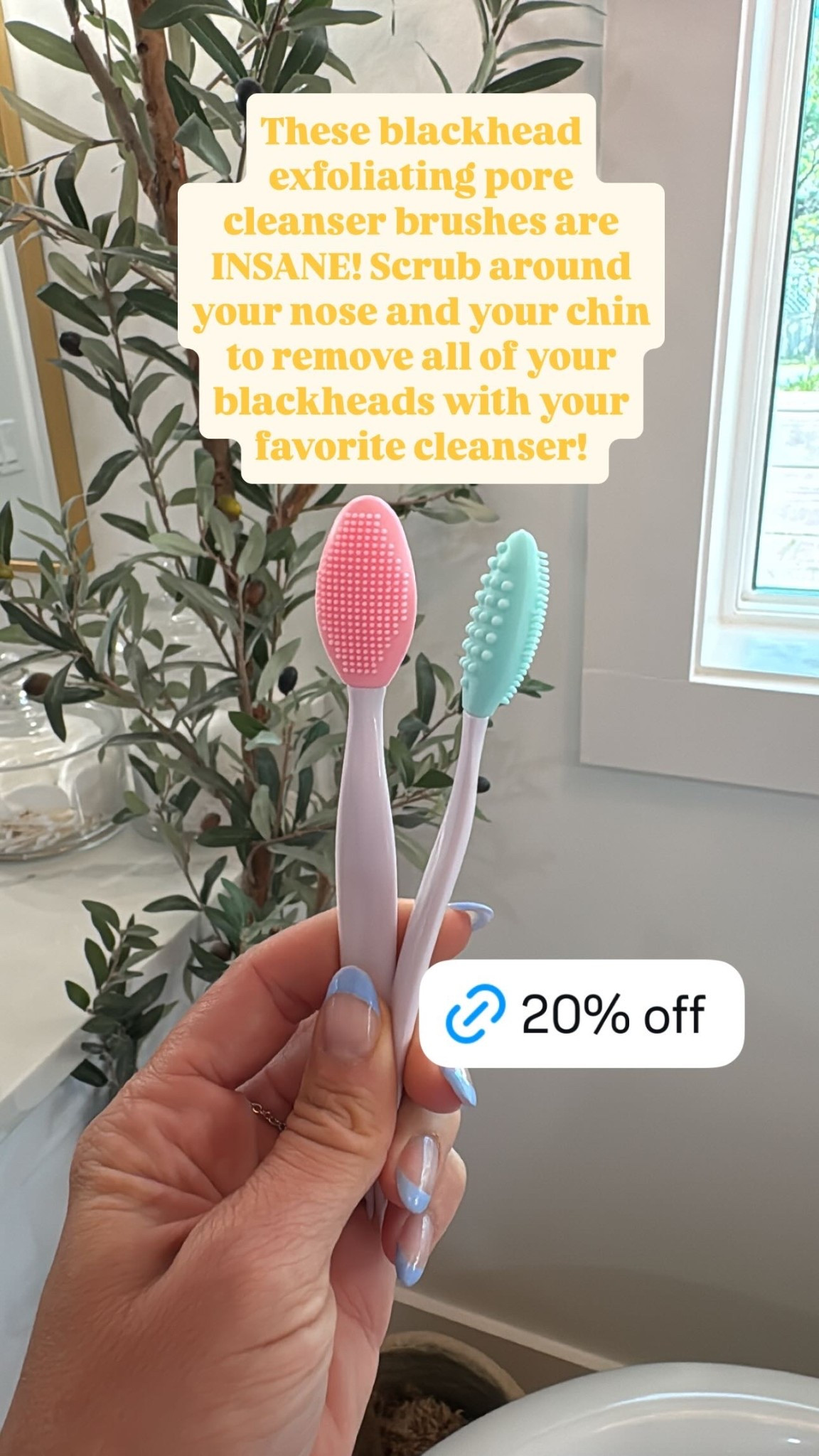 These blackhead exfoliating pore cleanser brushes are INSANE! Scrub around your nose and your chin to remove all of your blackheads with your favorite cleanser!