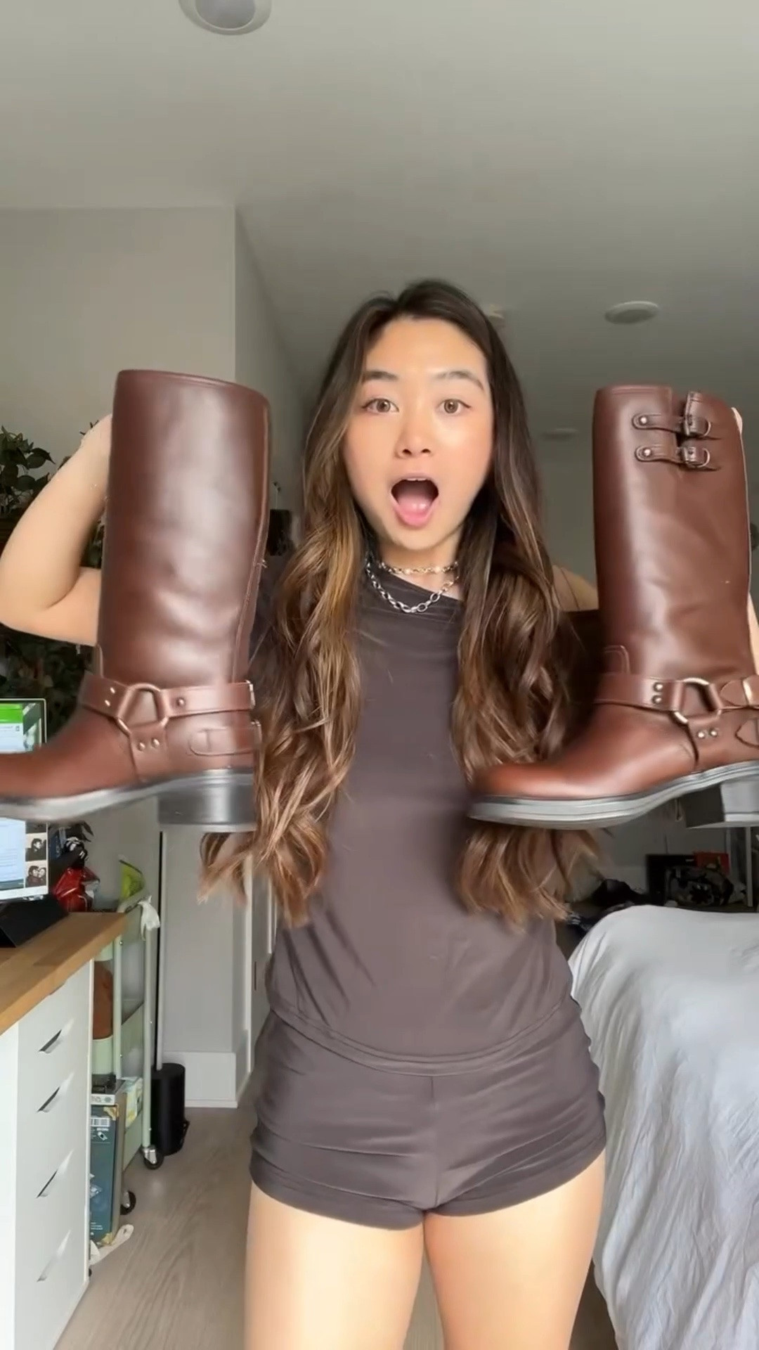 The only boots I can buy for my small feet
@stevemadden I love your boots ¨̮ my favorite fall boots!!

✦ 
⋆˙⟡
✦

#boots #fallboots #brownboots #stevemadden #stevemaddenboots #astor