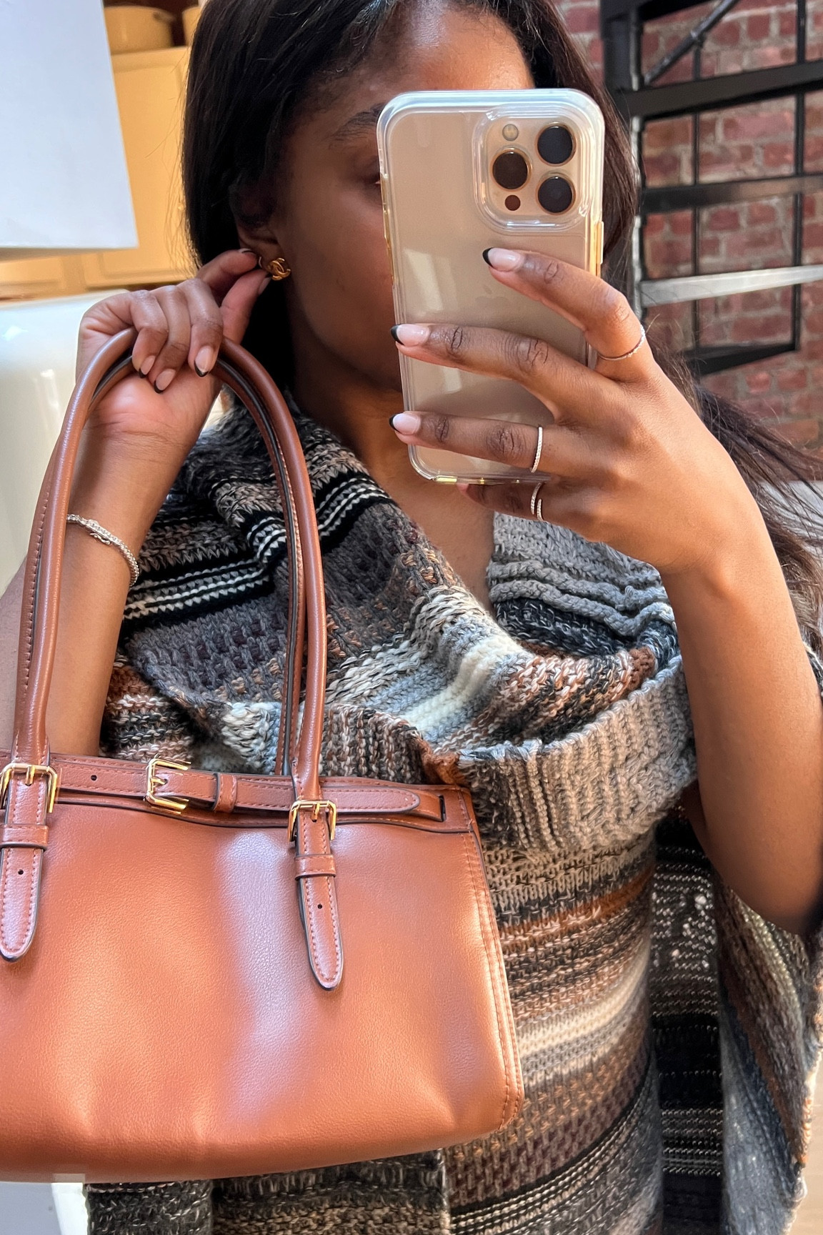 Obsessed with this vintage faux leather brown bag! Under $30