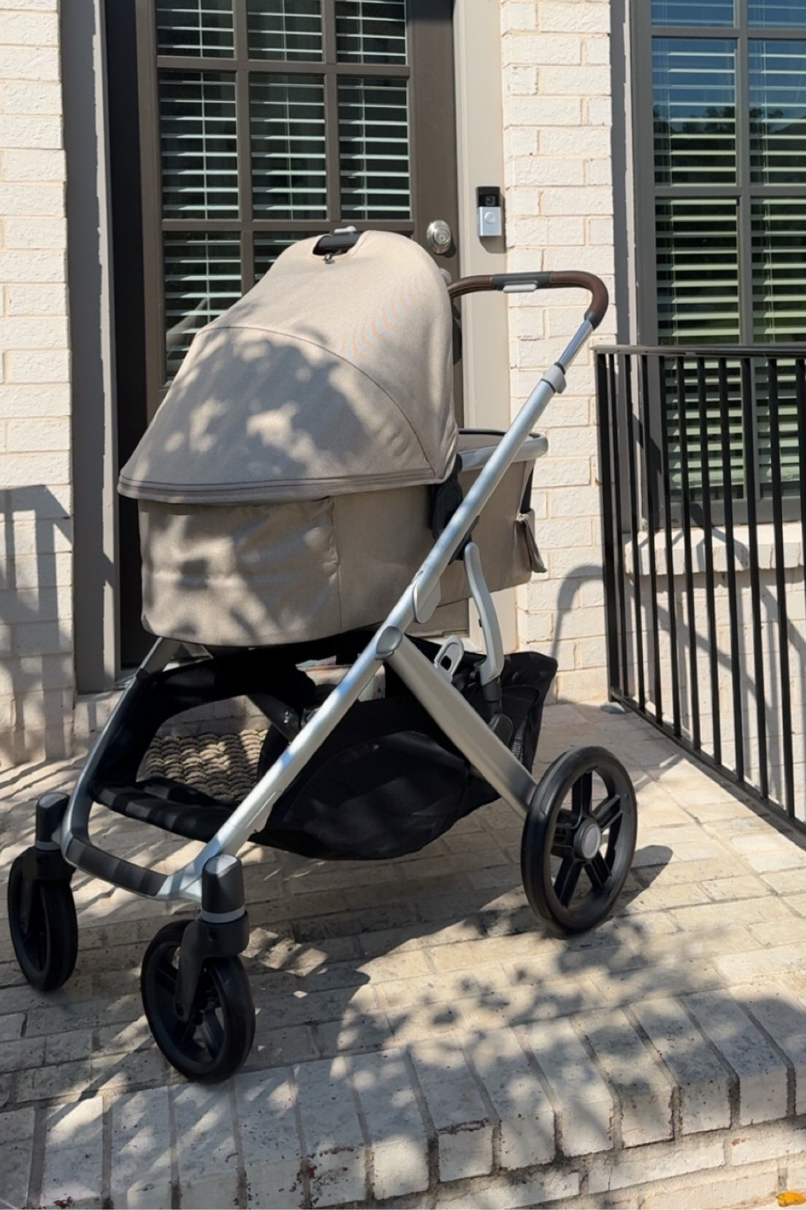 couldn’t resist this stroller. the color is perfection 😍