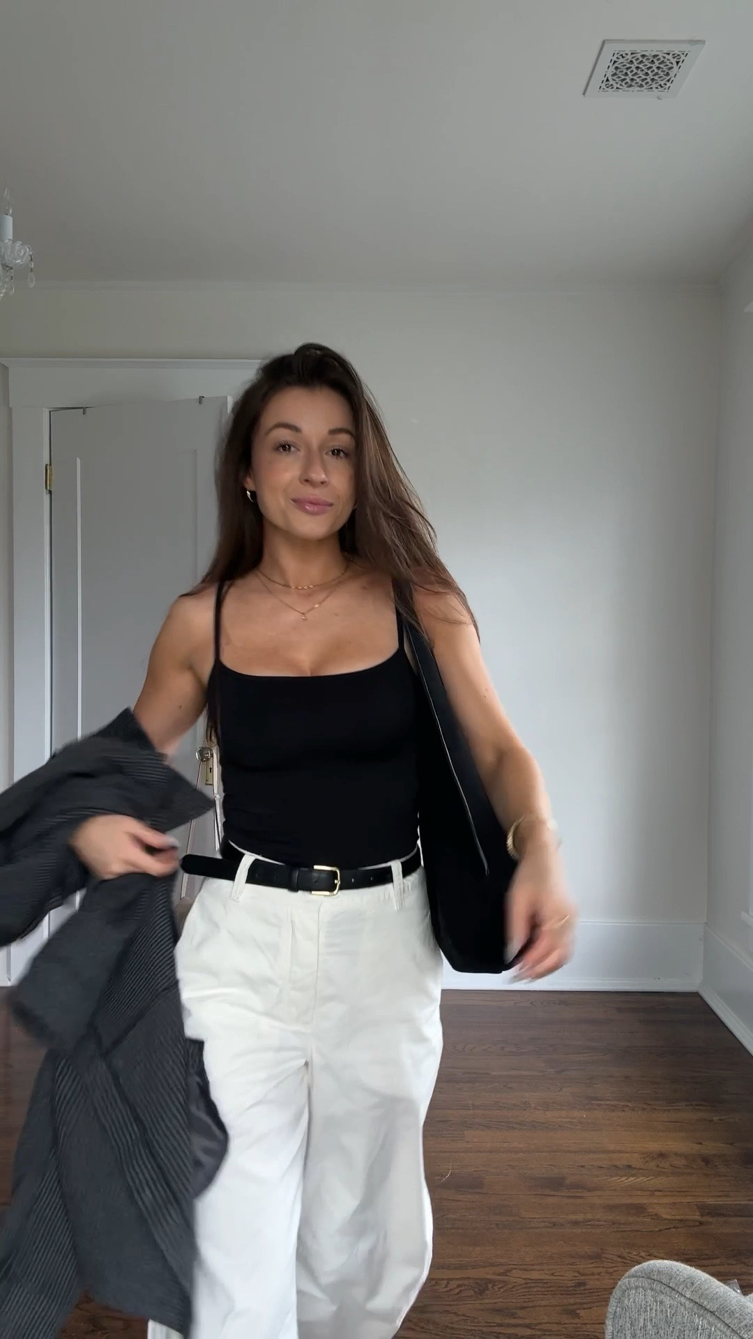 size US 4 pants
xs tank 
true to size shoes 