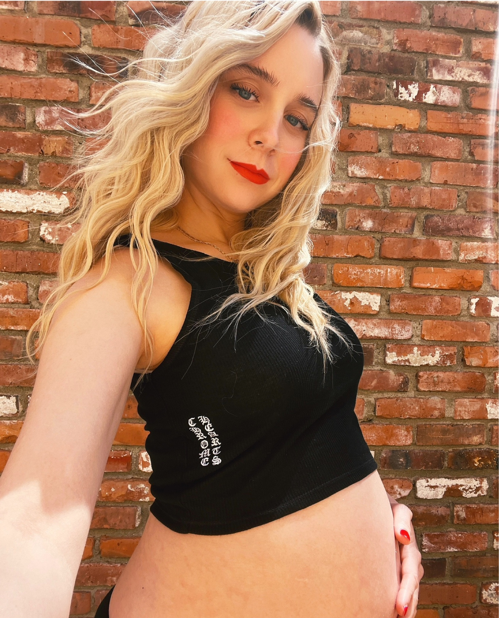 🔥 a little cropped belly moment 

#LTKbump