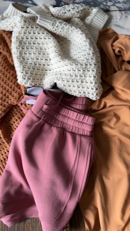 A sneak peak at the newest Varley arrivals. I’m loving the sunset and neutral hues with the knit textures 😍😍

#LTKstyletip #LTKfindsunder100 #LTKVideo